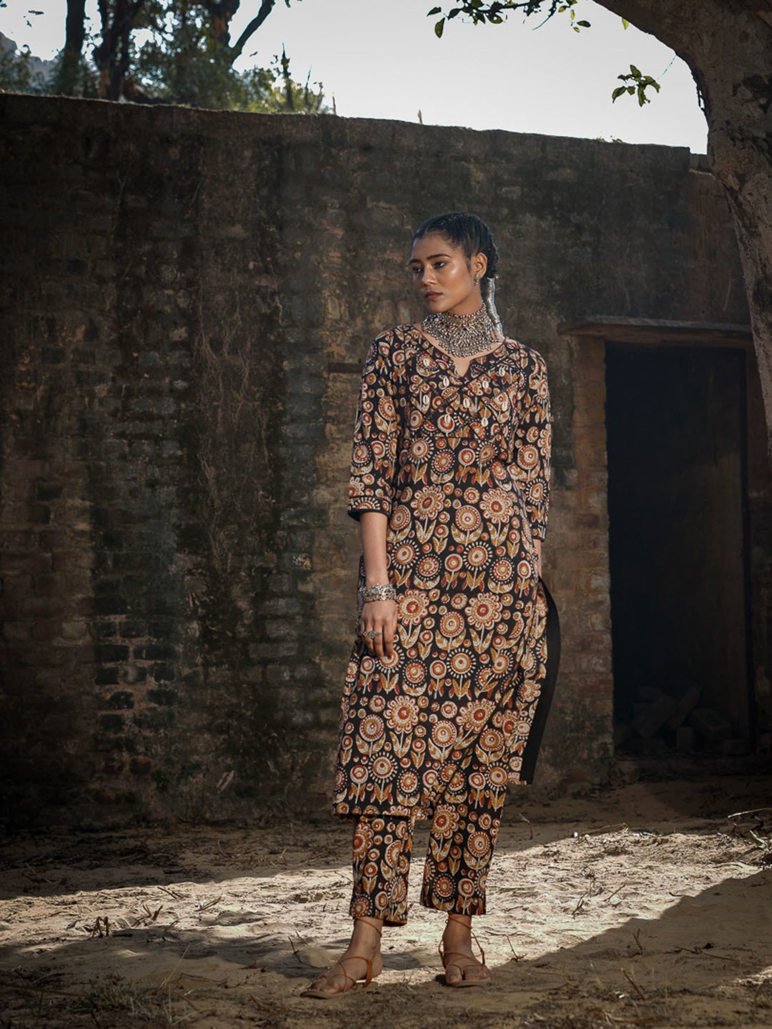 Akiso Black Block Printed Straight Kurta On Yoke And Straight Pants Set ( Set Of 2 )