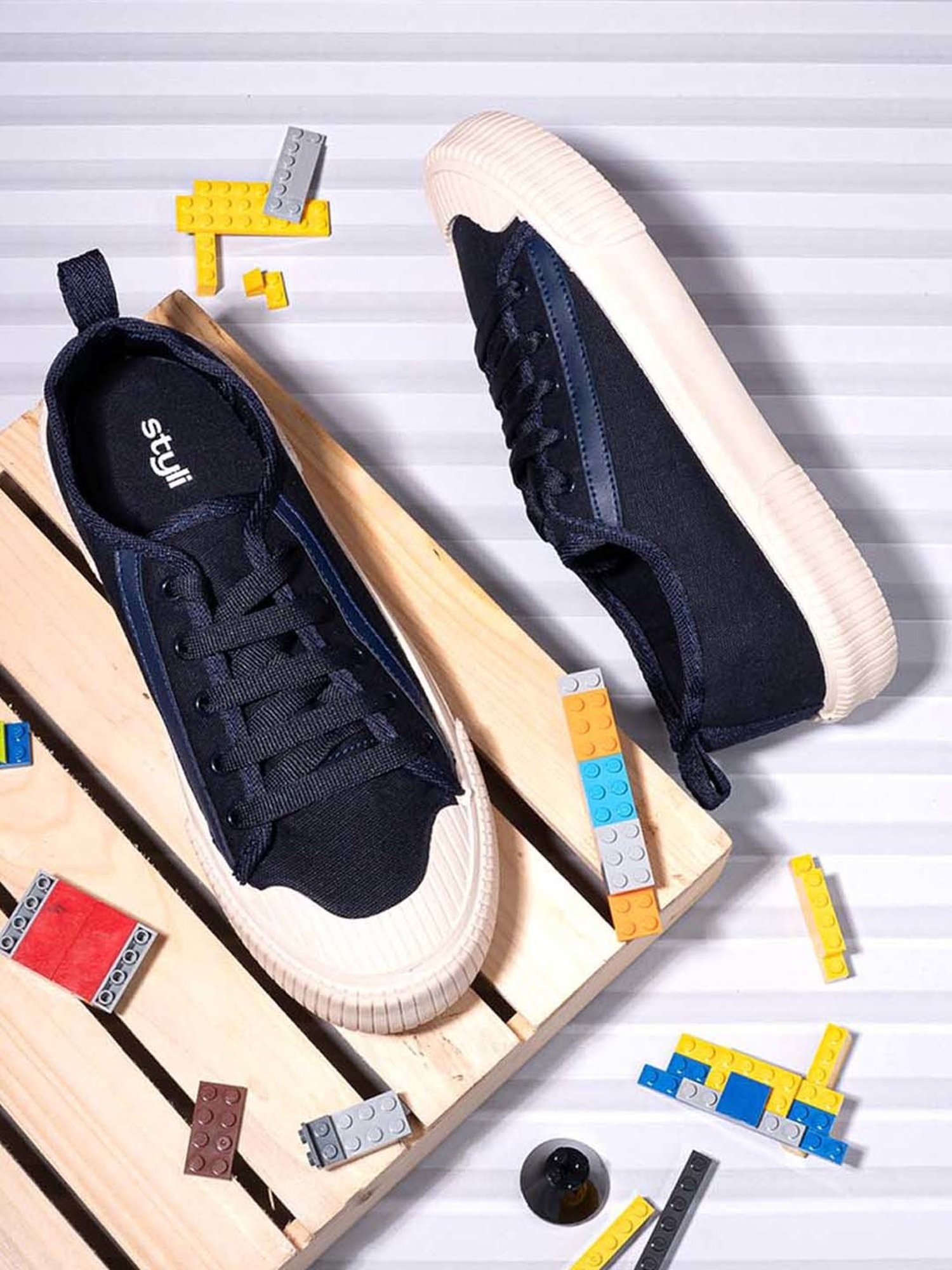 Styli Men's Navy Casual Sneakers
