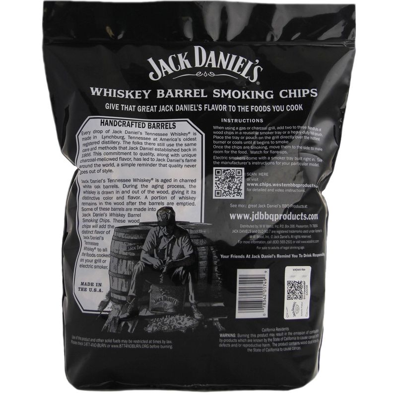 Jack Daniel's Tennessee Whiskey Barrel Smoking Oak Wood Chips for Charcoal, Gas, or Electric Grills and Smokers, 180 Cubic Inches