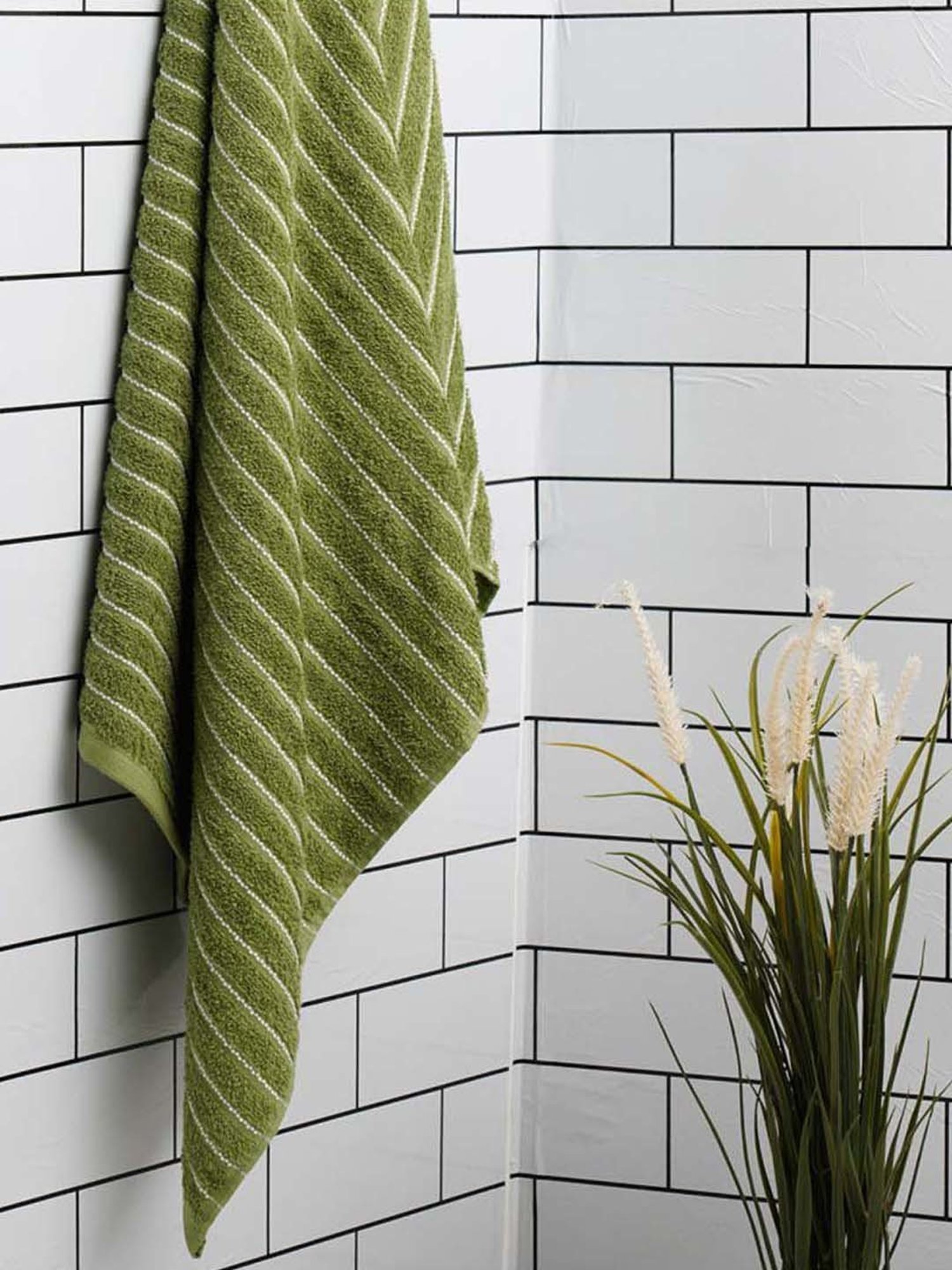 Welspun 2-In-1 Apple Green Cotton 250 GSM Bath Towel