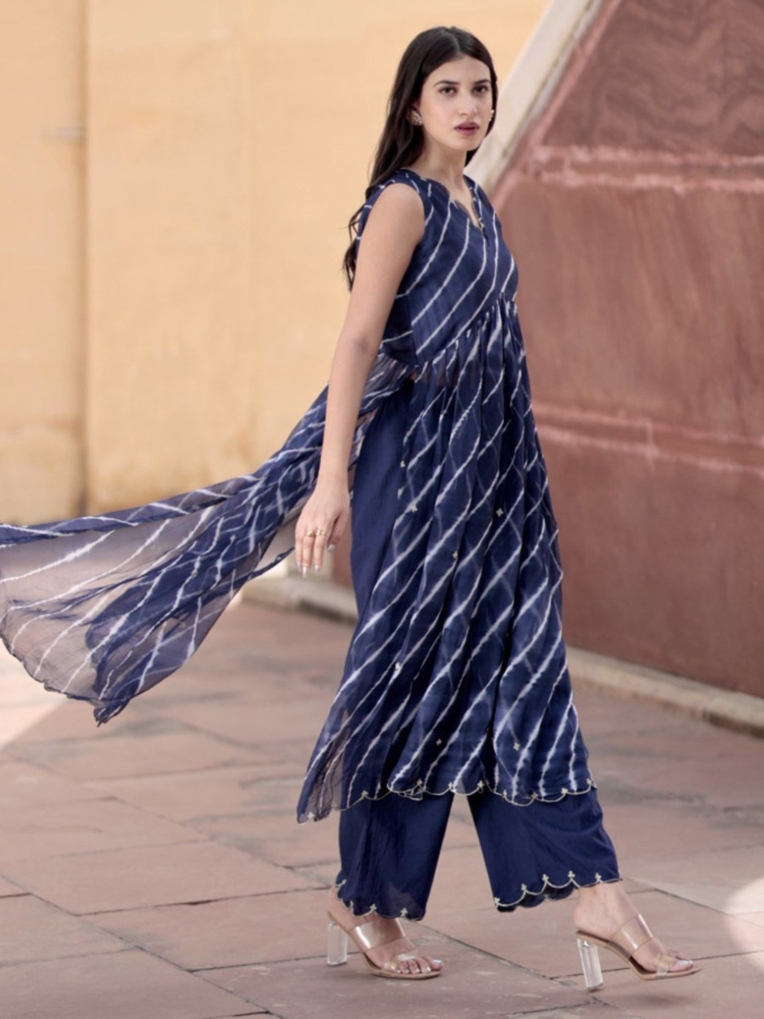 Asrumo Neela Lehariya Straight Set