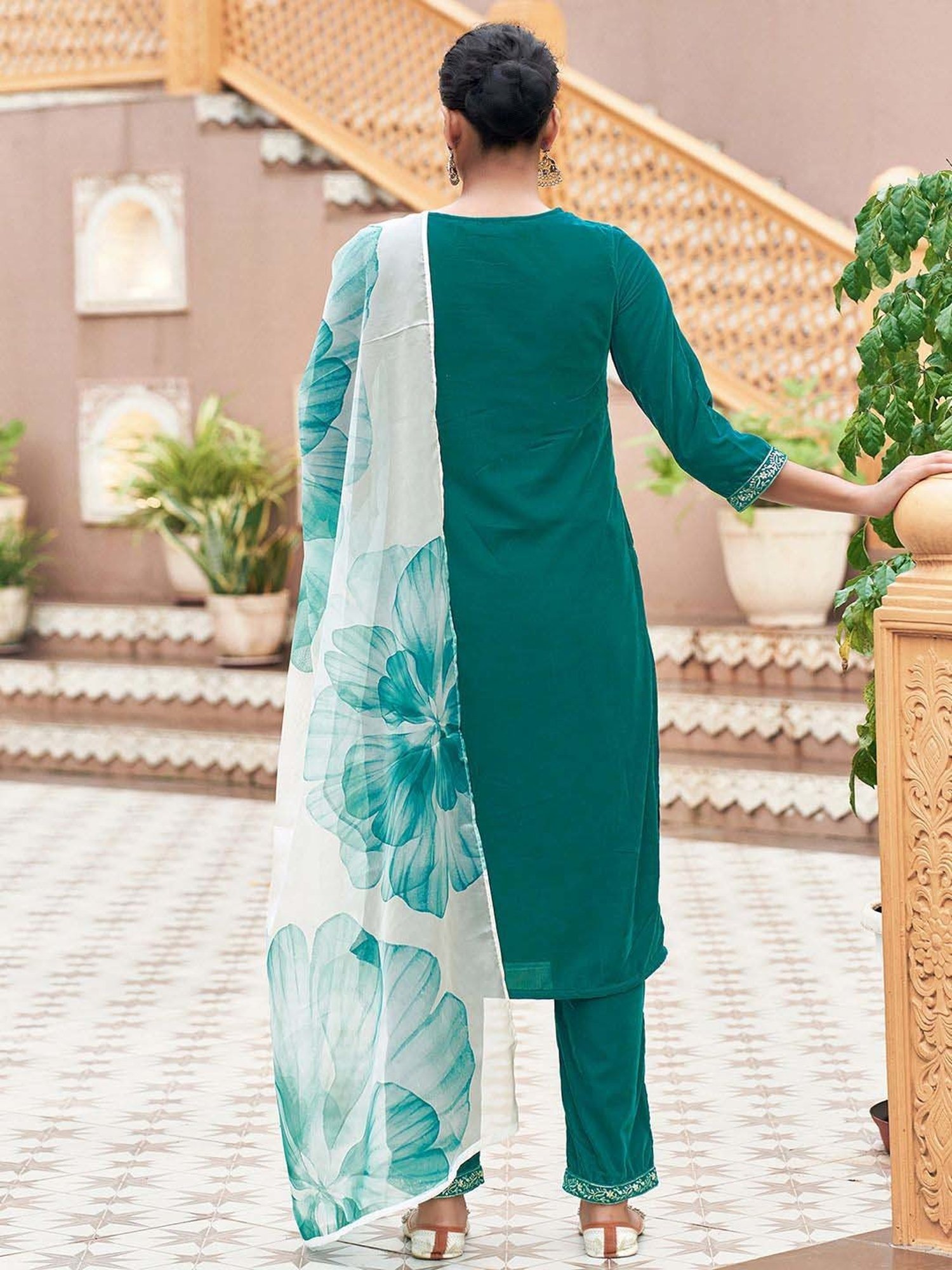 Skylee Green Embroidered Kurta Pant Set With Dupatta