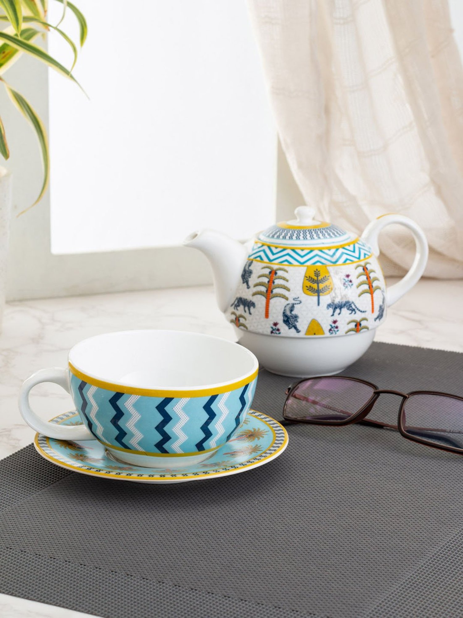 India Circus Fine Ceramic Kettle Set (1 Tea Pot +1 Cup +1 Saucer) Tea Pot 450ml, Cup 260ml