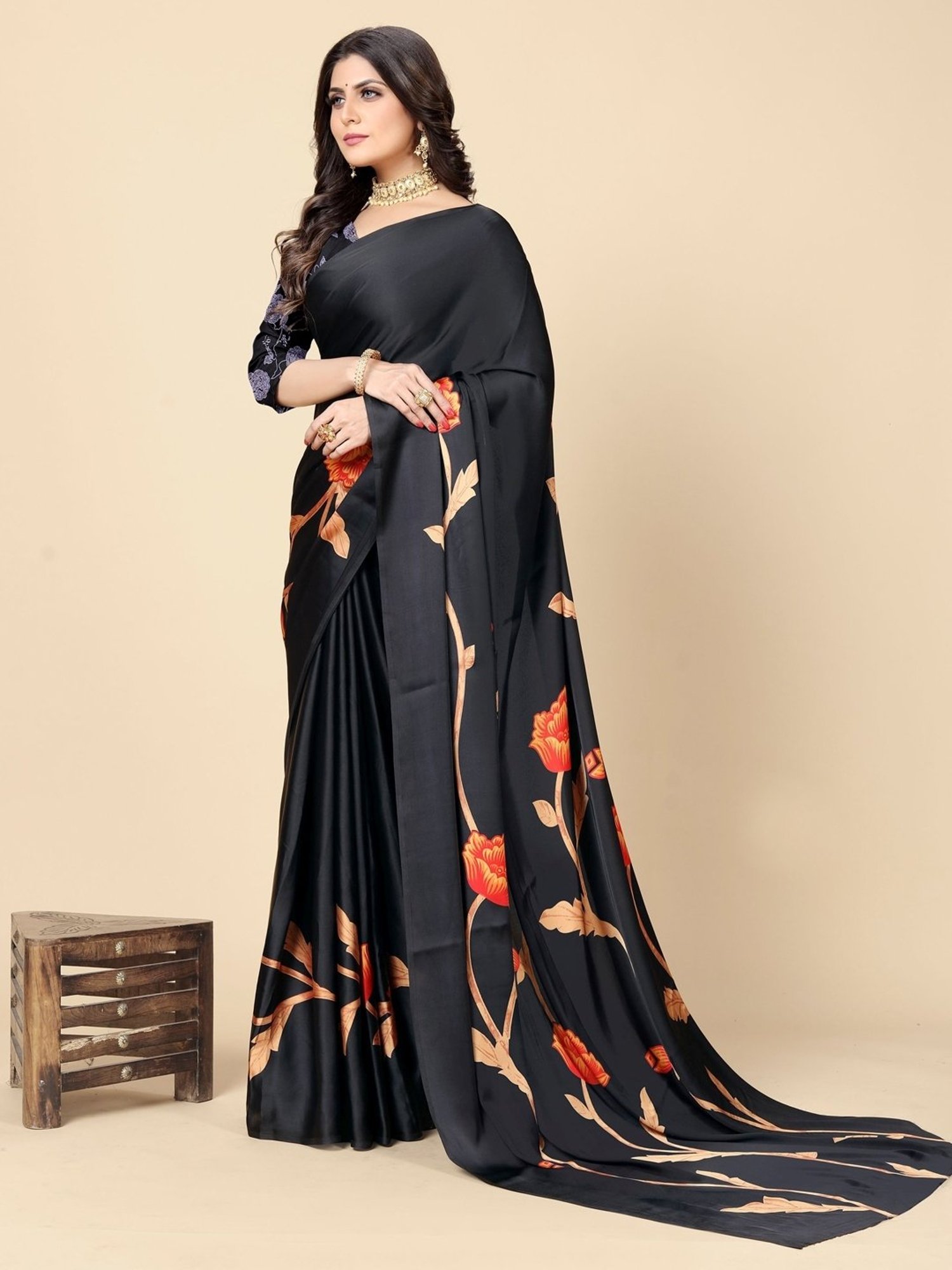 Rangita Black Floral Print Saree With Unstitched Blouse