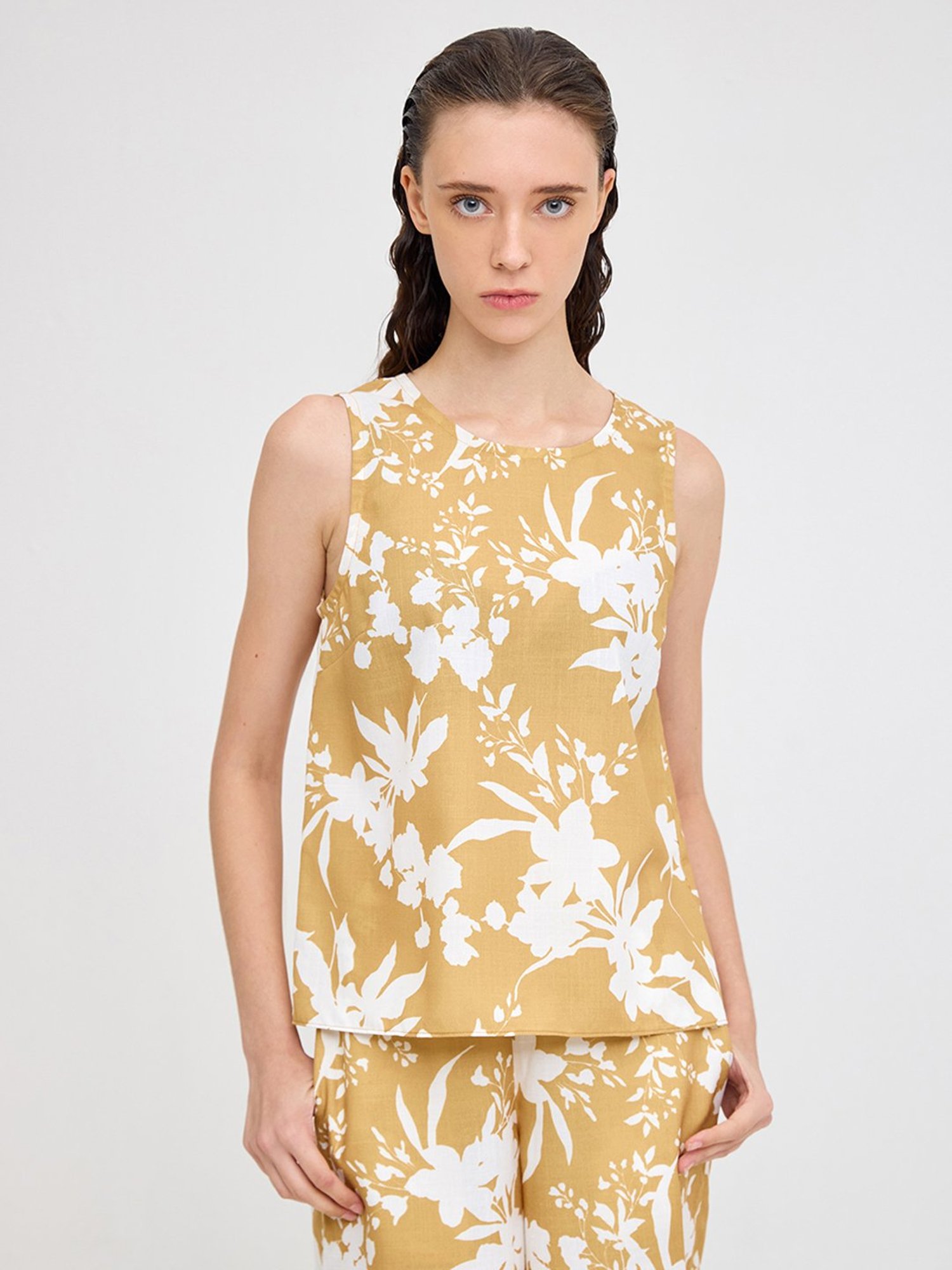 Cover Story Yellow & White Printed Top