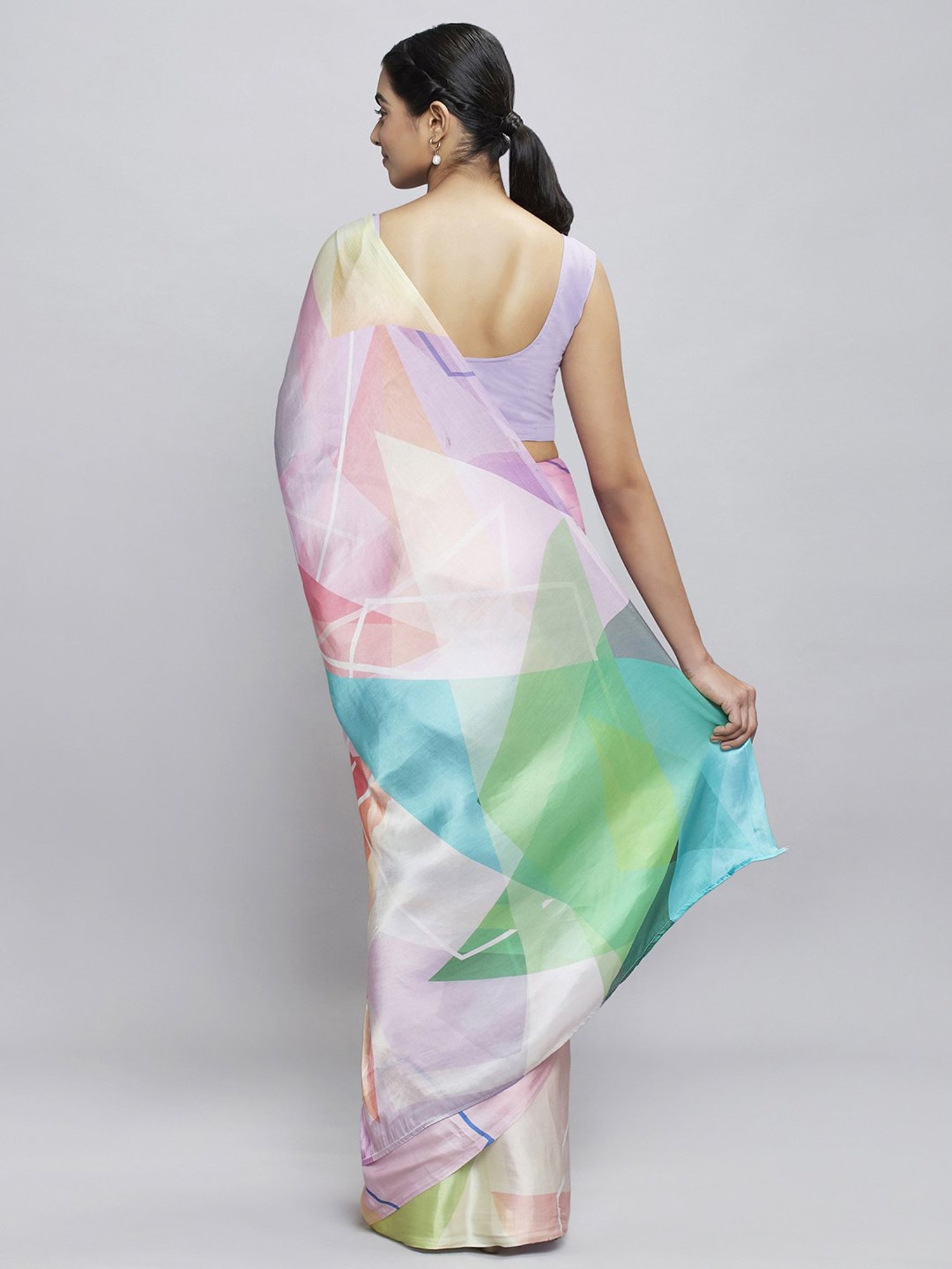 Navyasa Powder Pink Liva Satin Geometric Printed Saree With Coordinated Unstitched Blouse Piece