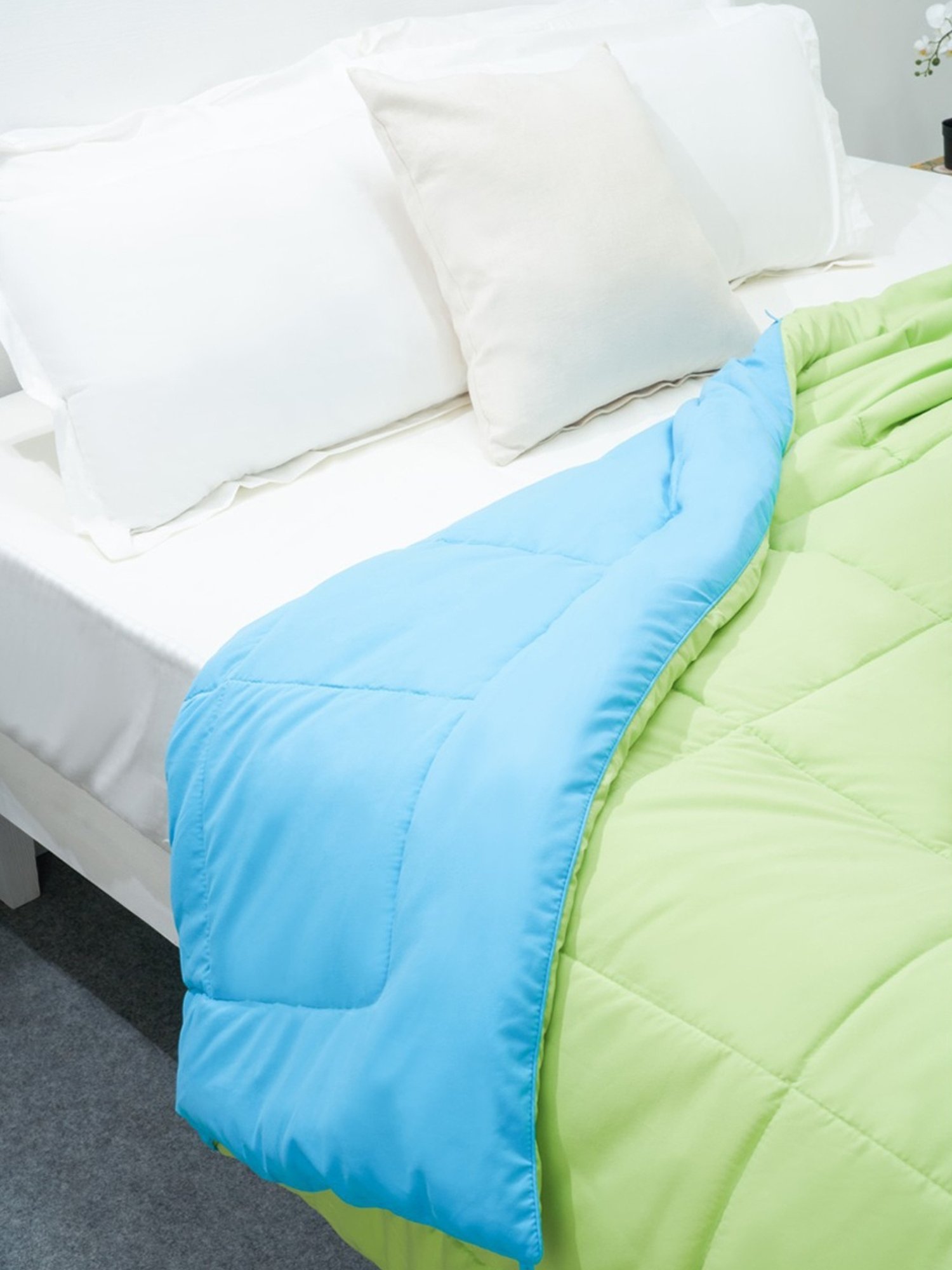 Spaces Silkysoy Solid Green & Blue 90 GSM Microfibre Double Bed Quilt