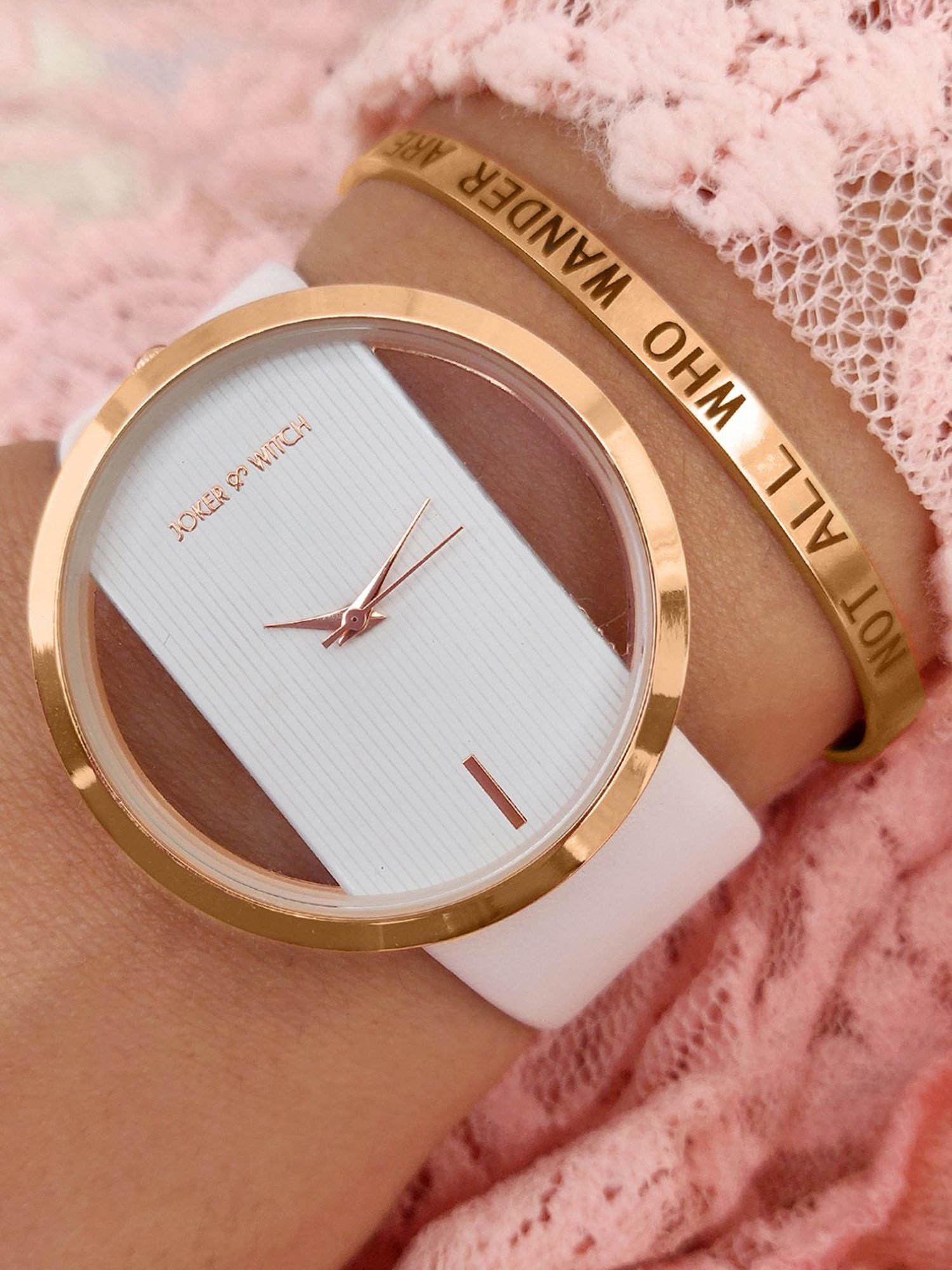 Joker & WItch JWBS267 Analog Watch with Bracelet Gift Set for Women