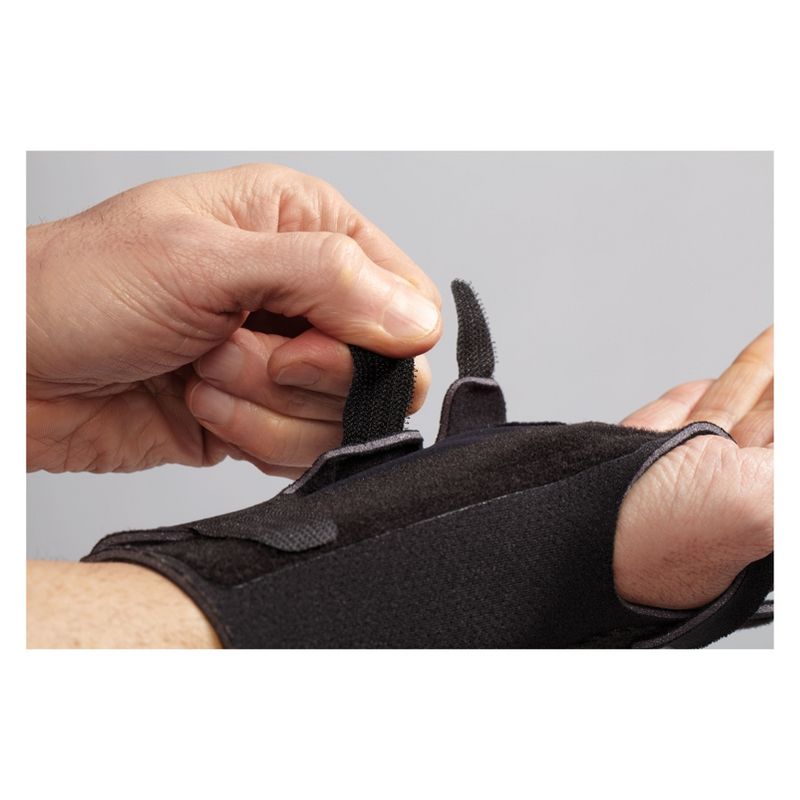 FUTURO Comfort Stabilizing Wrist Brace, Adjustable