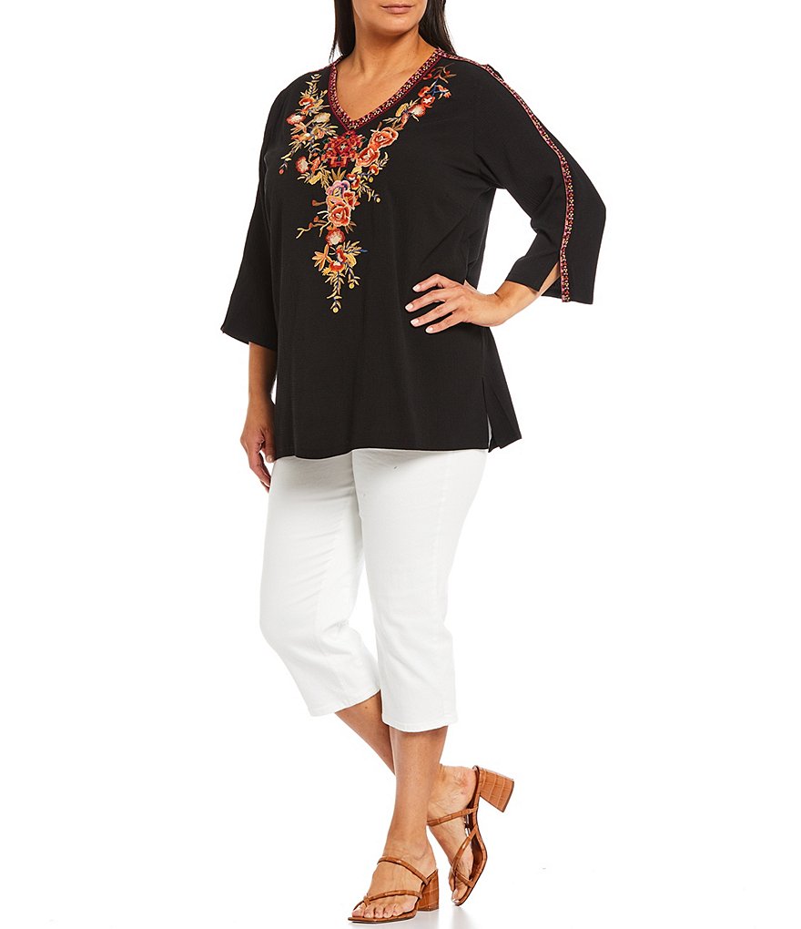 Democracy Plus Size Floral Print 3/4 Puff Sleeve V-Neck Knit Top