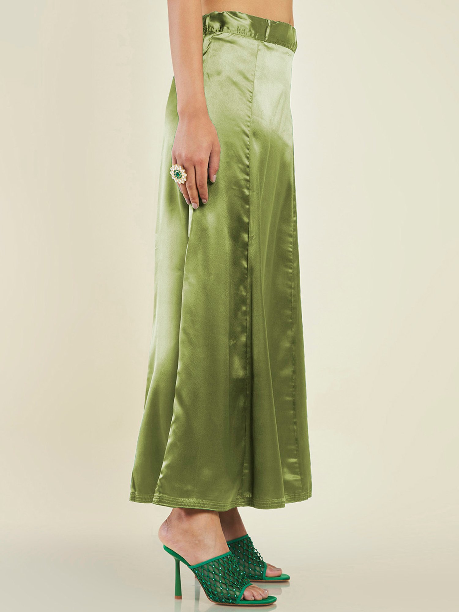 Soch Green Plain Saree Shapewear