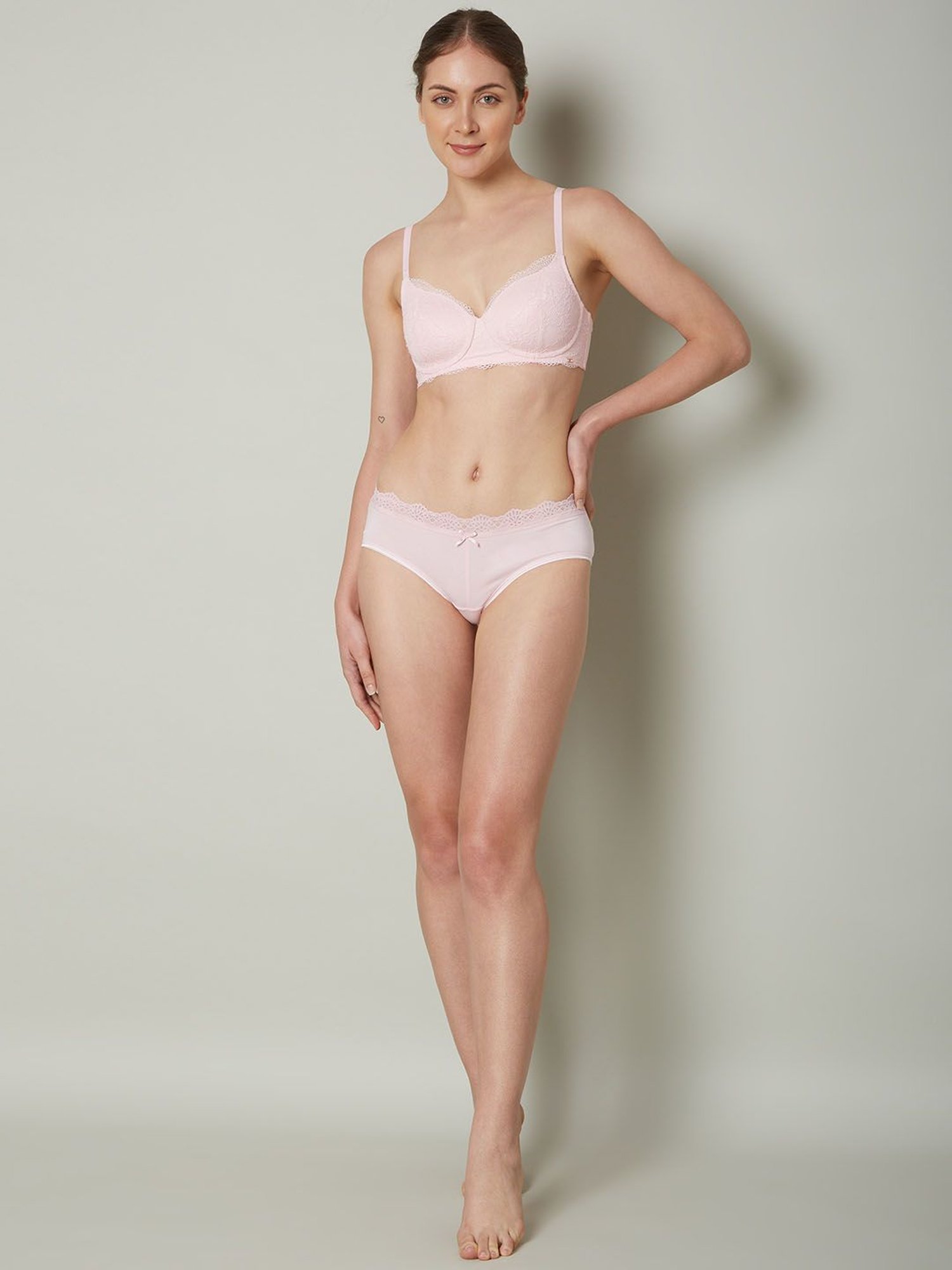 Vero Moda Intimates Light Pink Lace Medium Coverage T-Shirt Bra