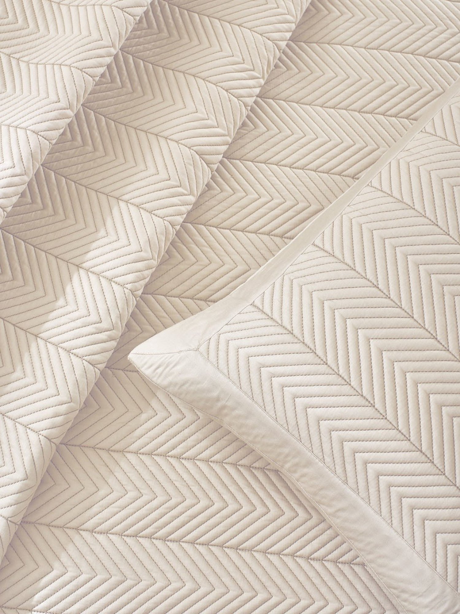 DDECOR Live beautiful Geometric Insignia Marshmallow 210 TC Cotton Comforters - Set of 3