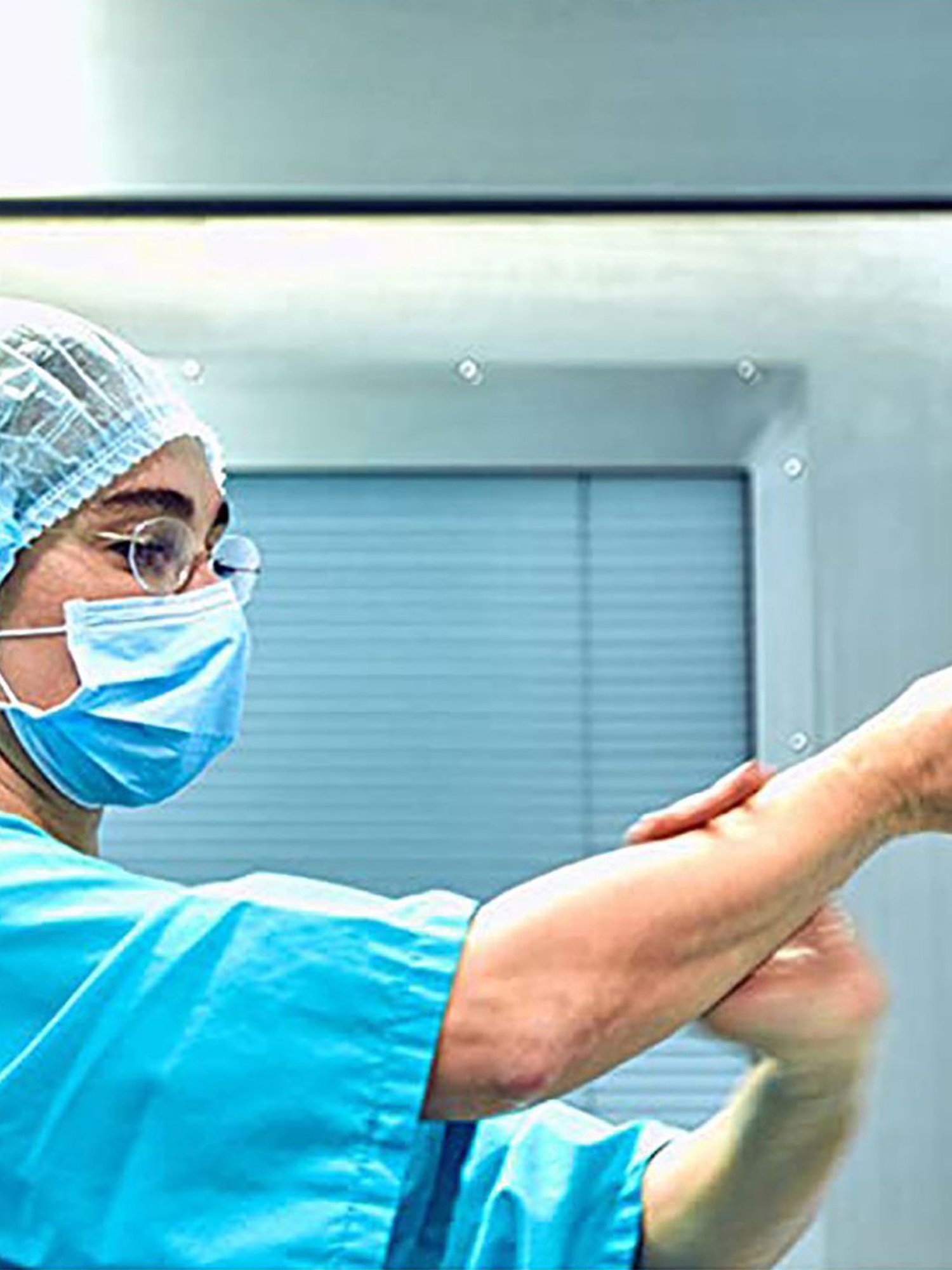 Magnum Flat Fold Duckbill NIOSH Certified N95 Mask (Pack of 1, White)