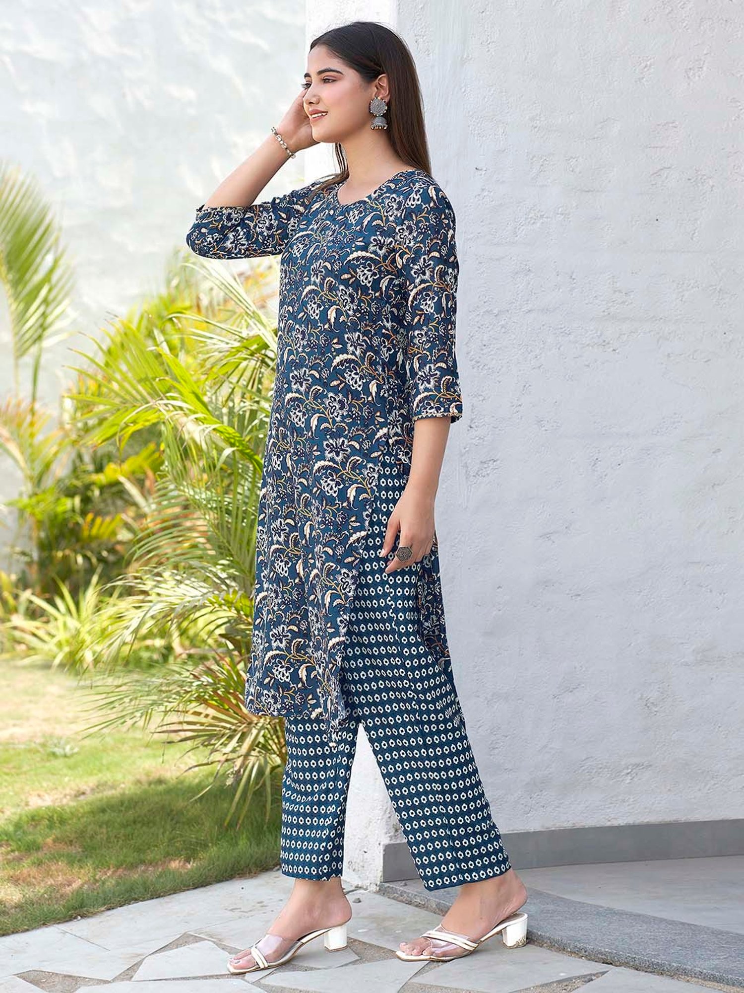 Skylee Multicolor Printed Kurta With Pant & Dupatta