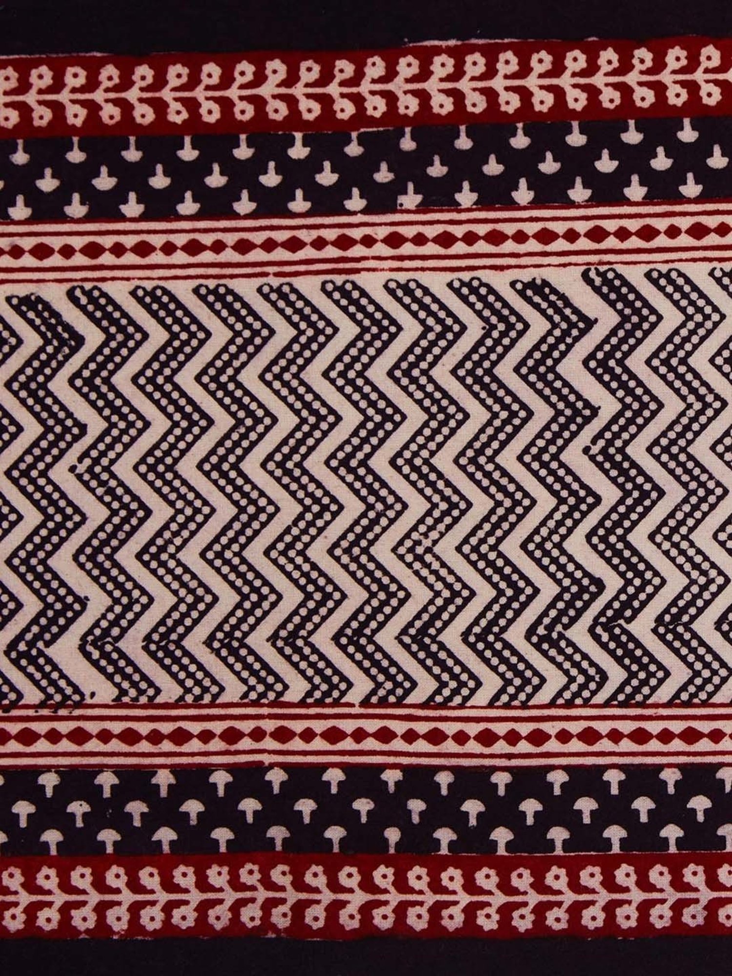 Juvale Placemats with Table Runner (Gold Foil, 6 Pieces)