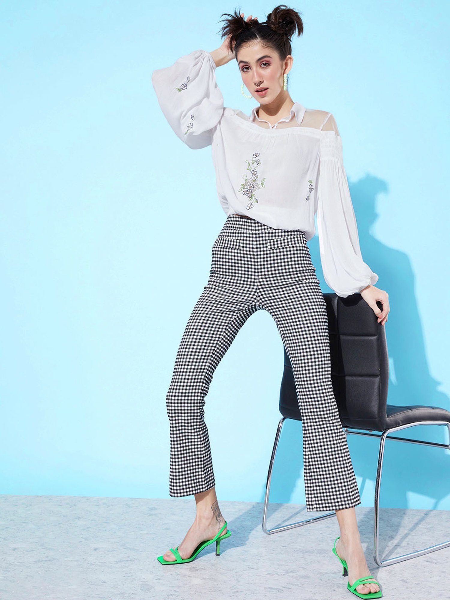 QUIERO White Embroidered Top