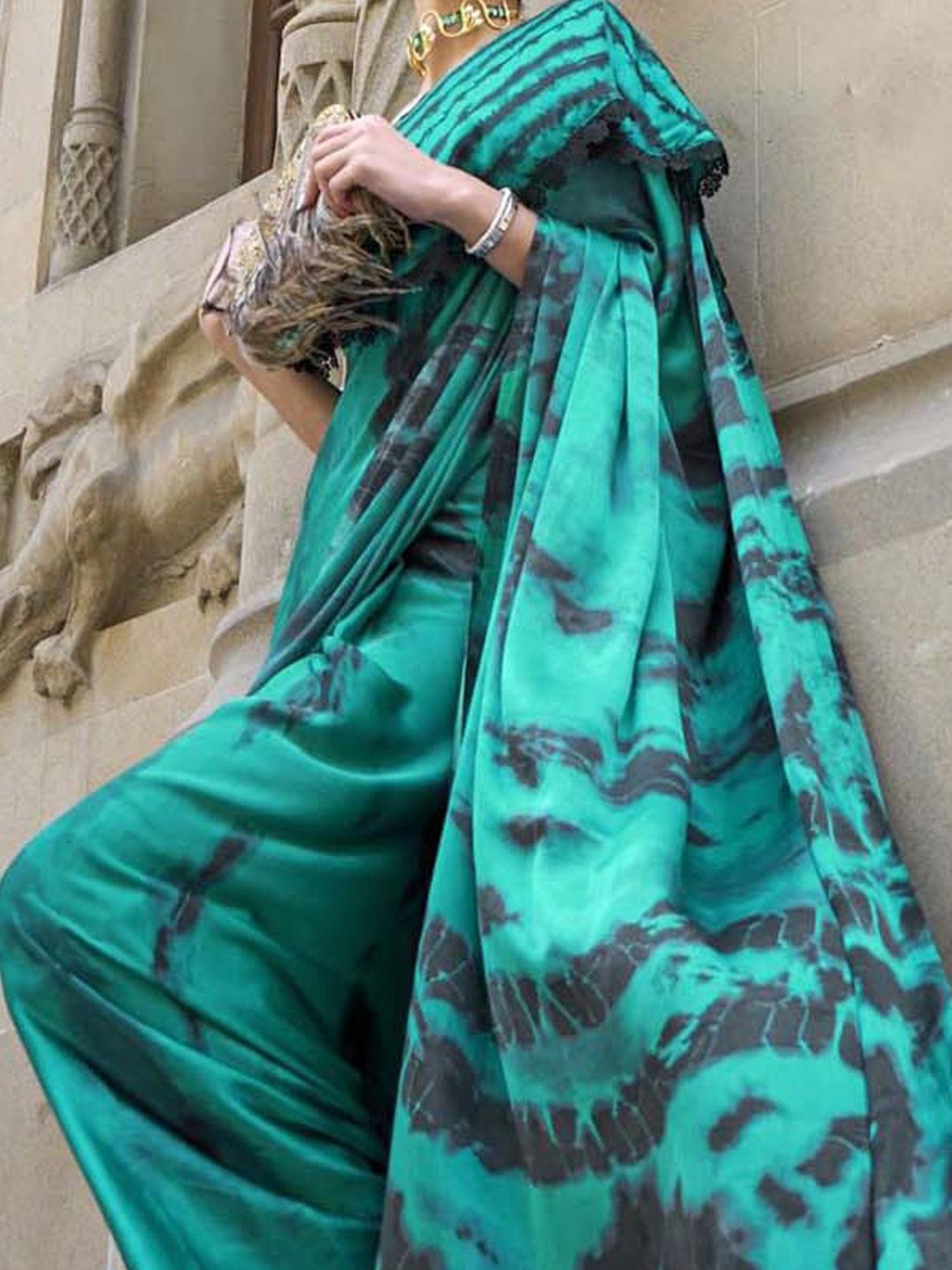 Elora Turquoise Printed Saree With Unstitched Blouse