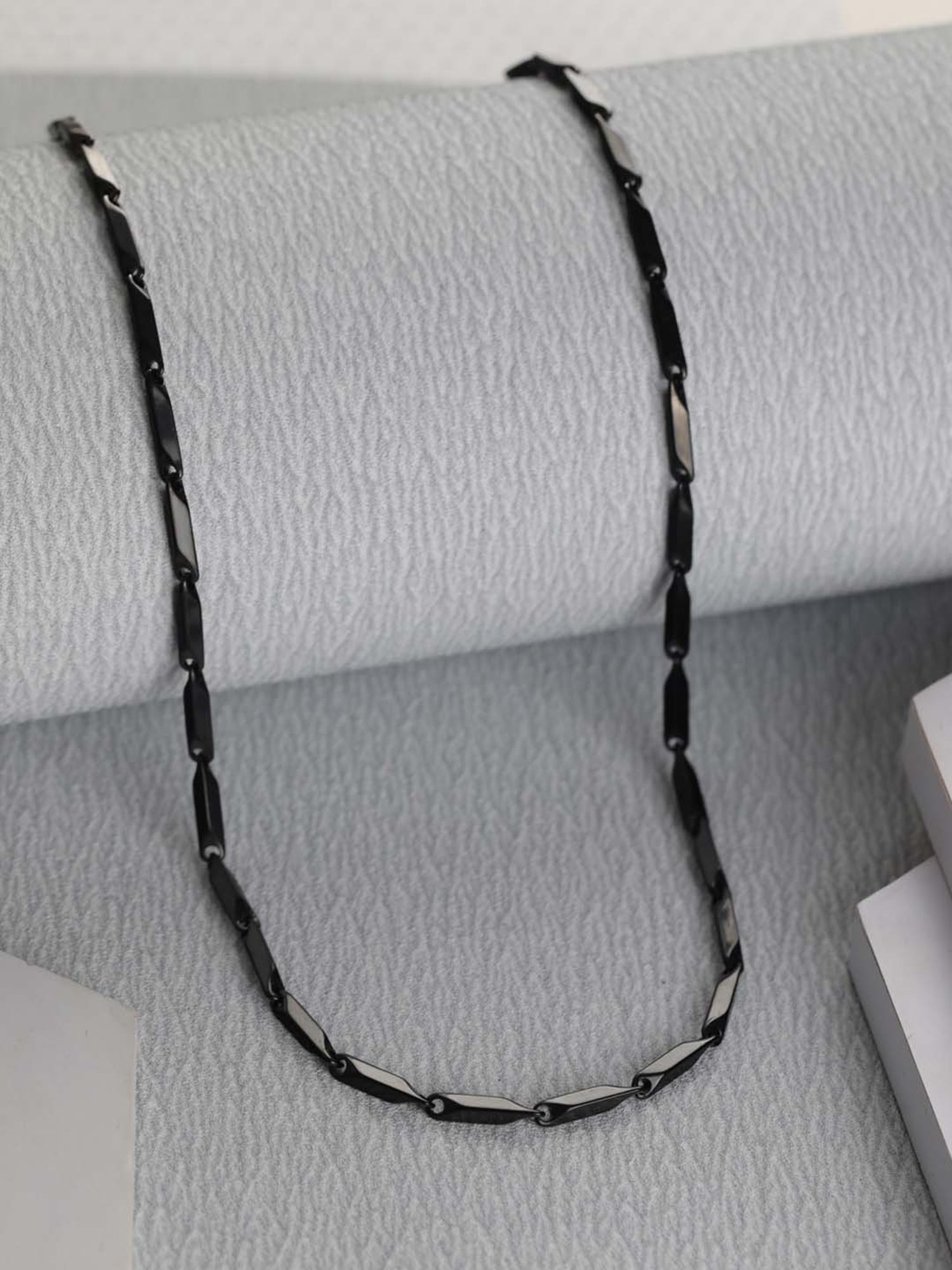 Bold by Priyaasi Black Cuboids Link Chain for Men