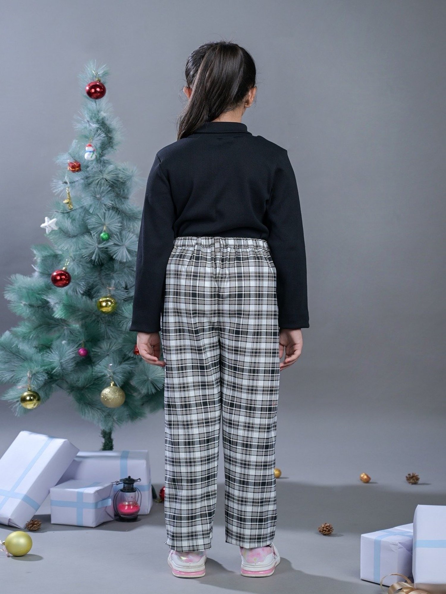 Budding Bees Kids Black Checks Full Sleeves T-Shirt with Pants