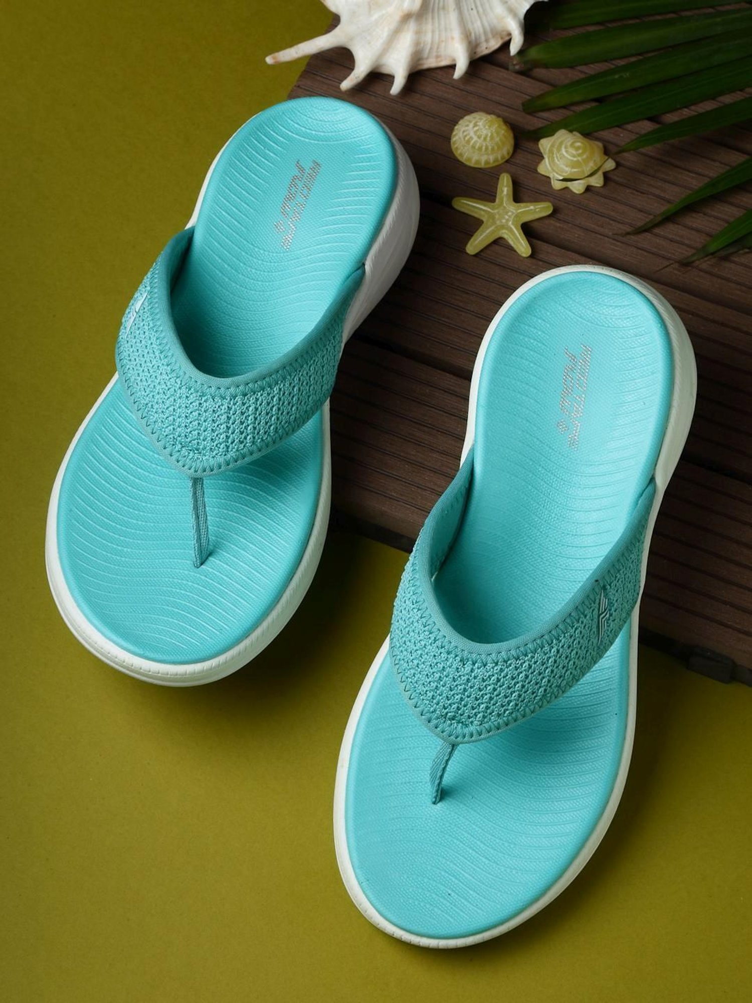 Red Tape Women's Turquoise Flip Flops