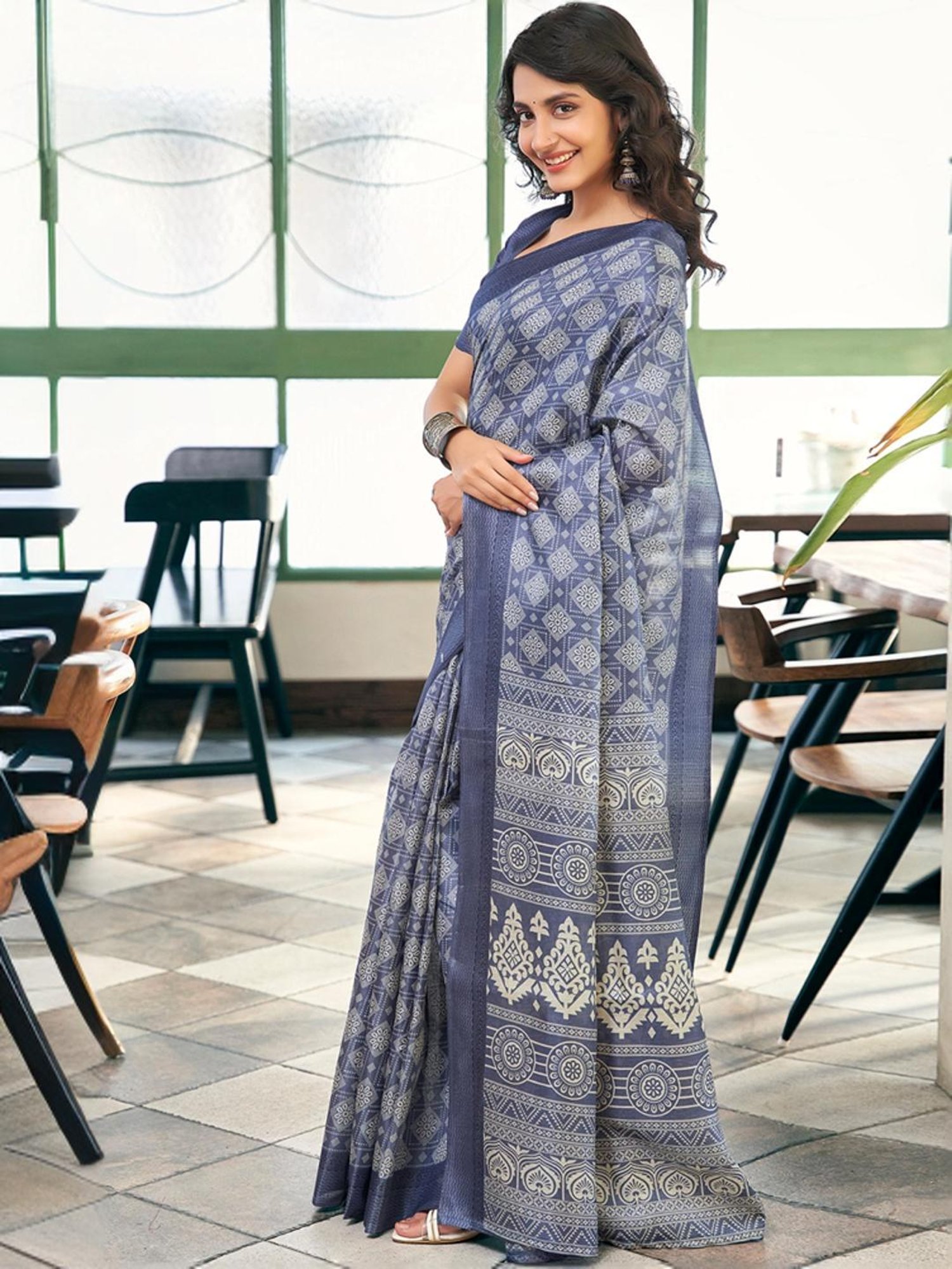 Satrani Grey Printed Saree With Unstitched Blouse