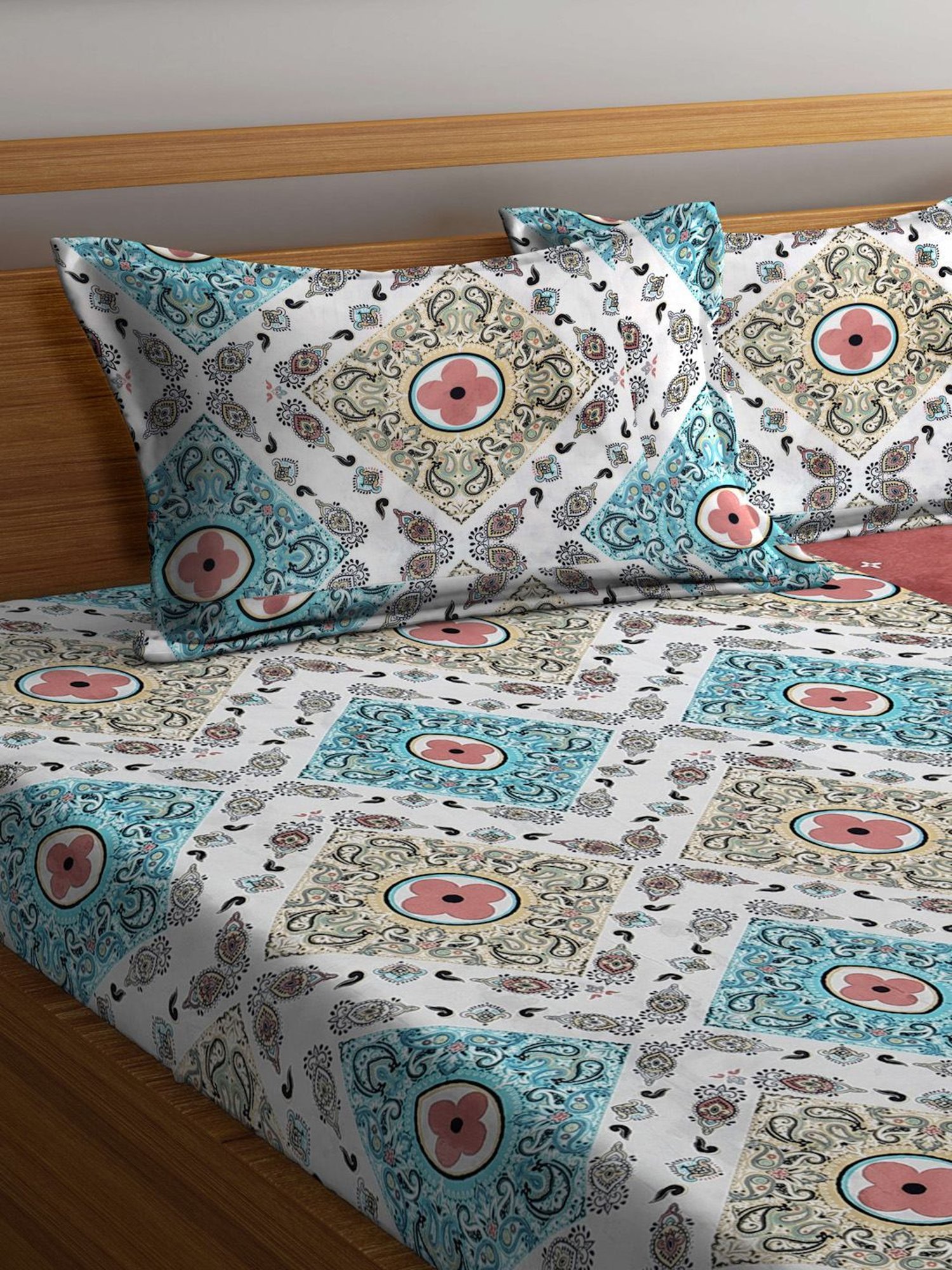 Klotthe Printed Multicolor 300 TC Cotton Blend King Bed Sheet with 2 Pillow Covers