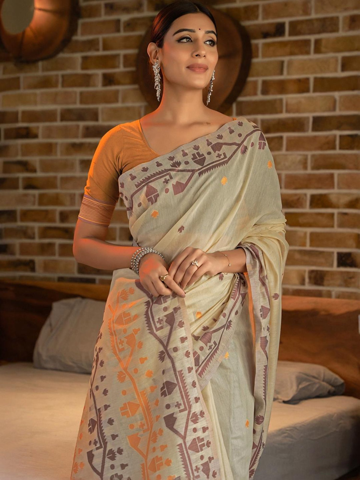 Satrani Beige Cotton Woven Saree With Unstitched Blouse