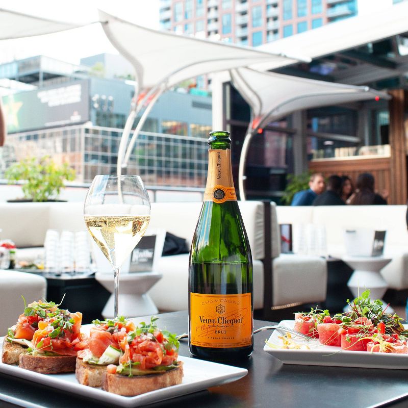 Veuve Clicquot Yellow Label Brut Champagne - 750ml Bottle