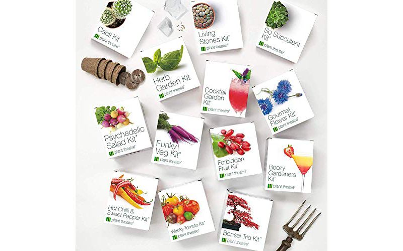 Plant Theatre Hot Chilli & Sweet Pepper Kit - Plant Seed Kit - 6 Different Varieties to Grow - Everything You Need to Start Growing in one Box!