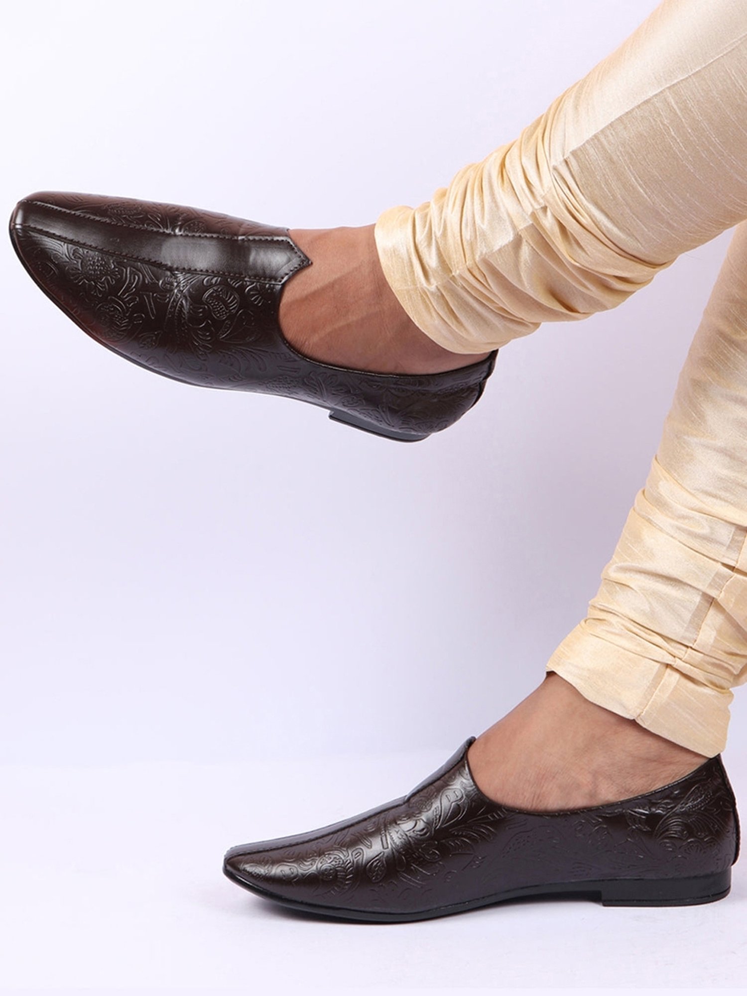 Fausto Men's Brown Ethnic Juttis