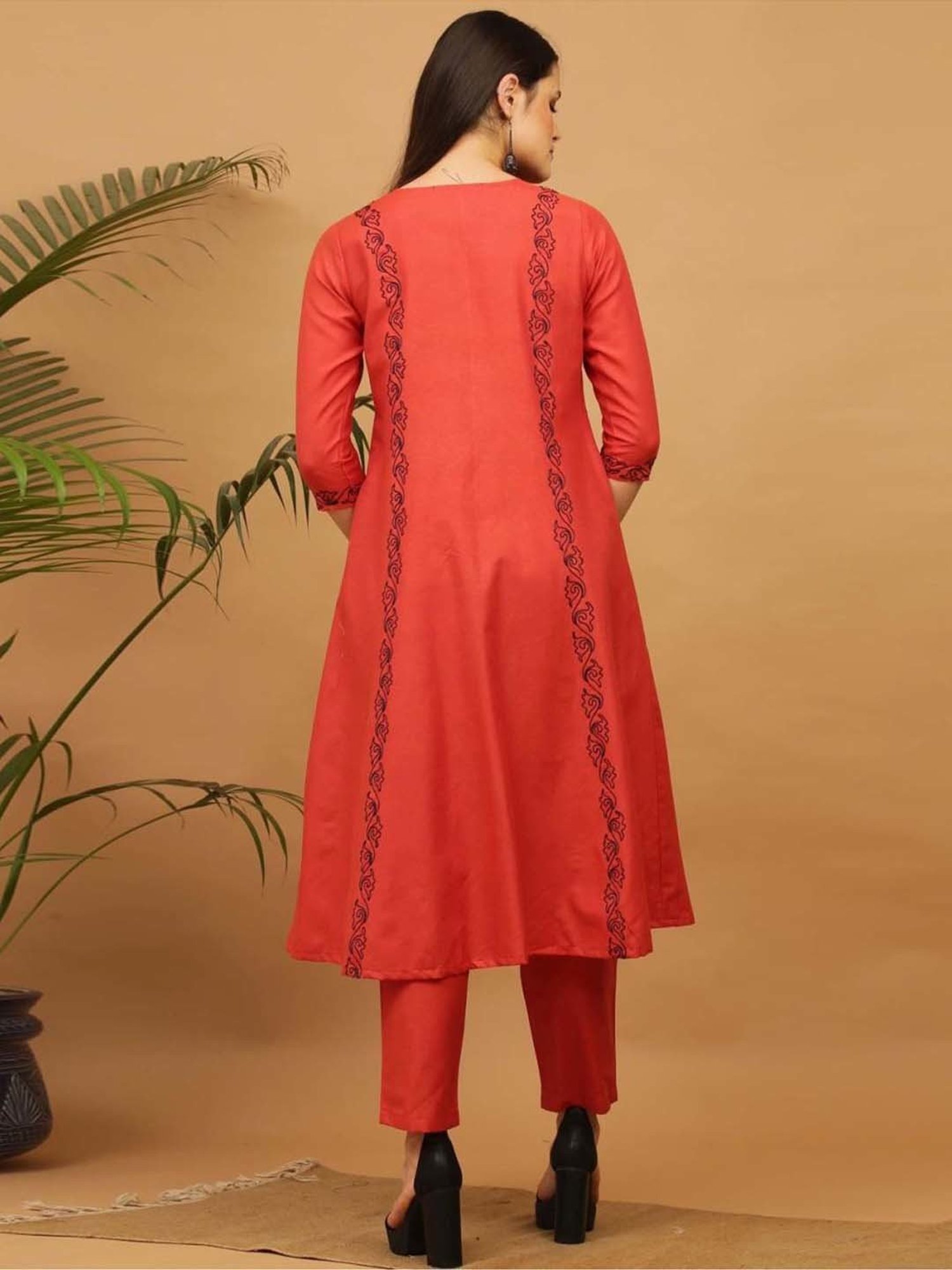 Kaanchie Nanggia Red Embroidered Cotton Kurta Pant Set