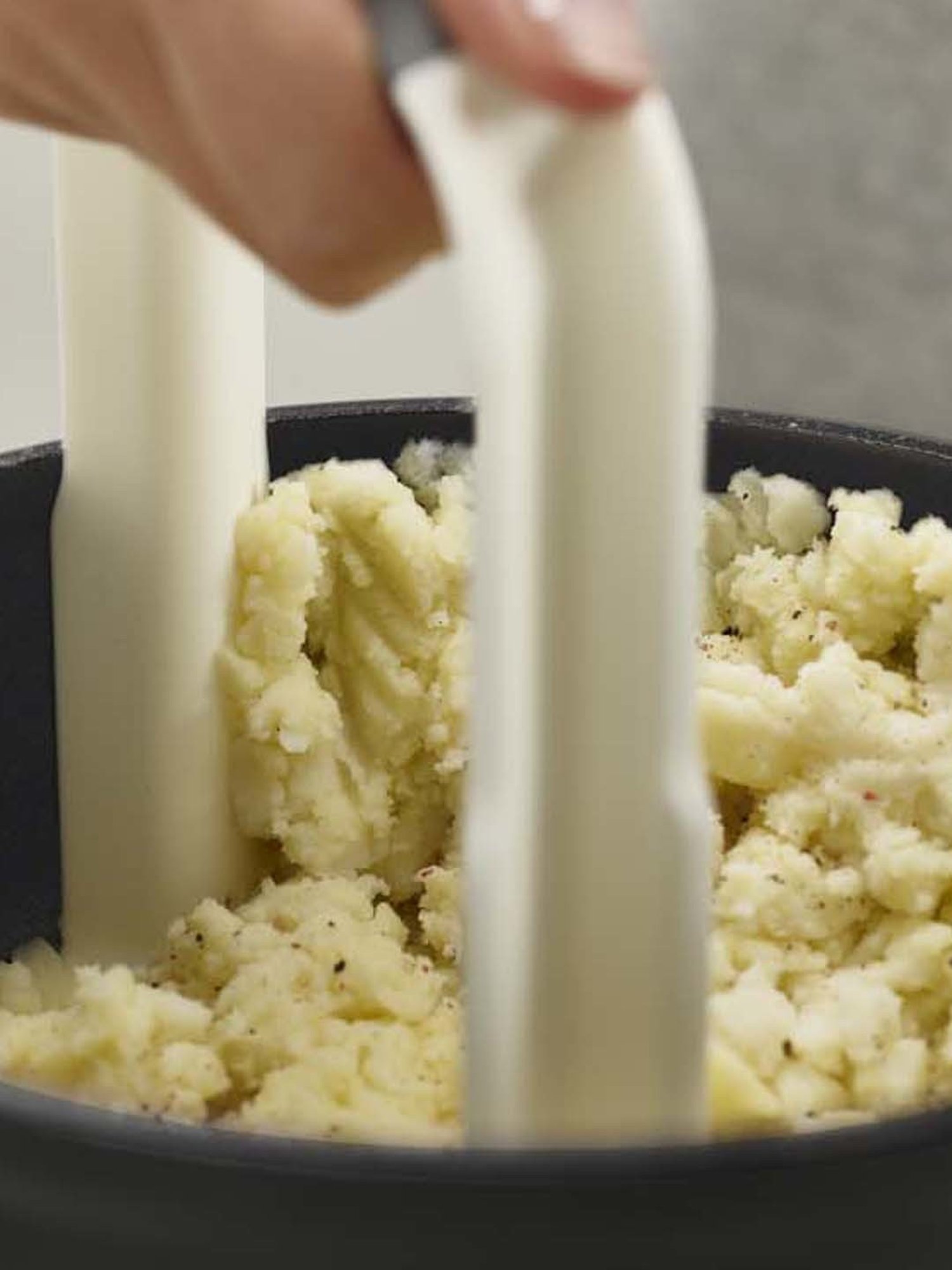 Joseph Joseph Cream Stainless Steel 12 cm Ergonomic Potato Masher - Set of 1