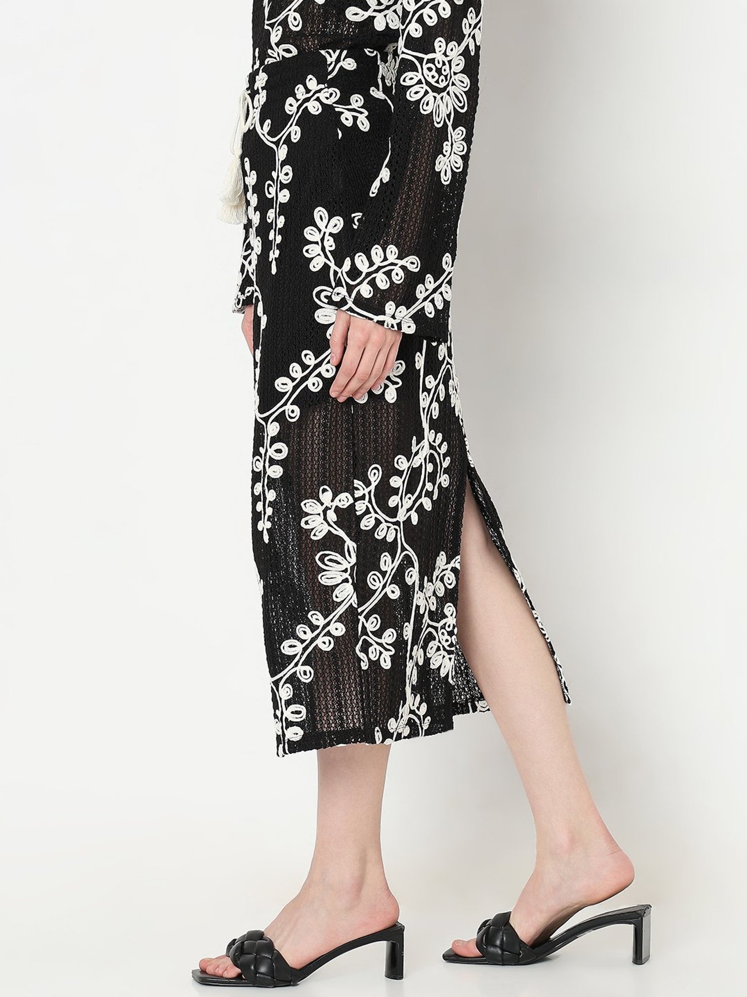 Vero Moda Black & White Self Design Skirt