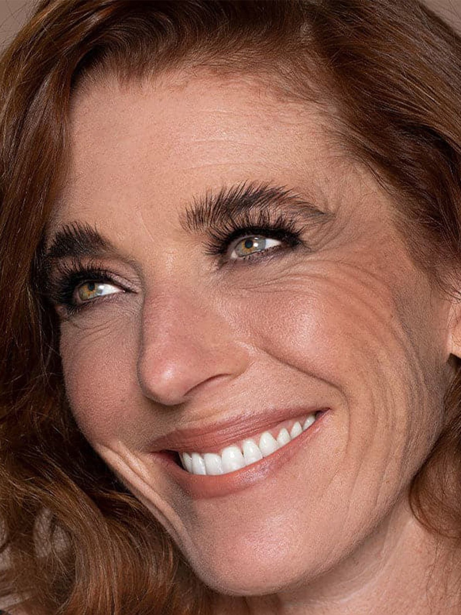 L.A. Girl Tinted Foundation Medium Beige - 30 ml