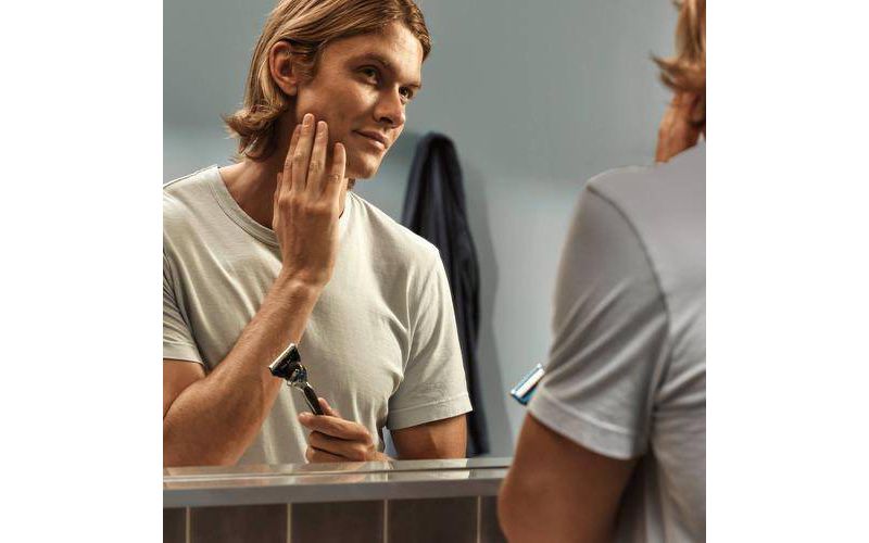 Gillette ProGlide Chill Men's Razor + 2 Razor Blade Refills