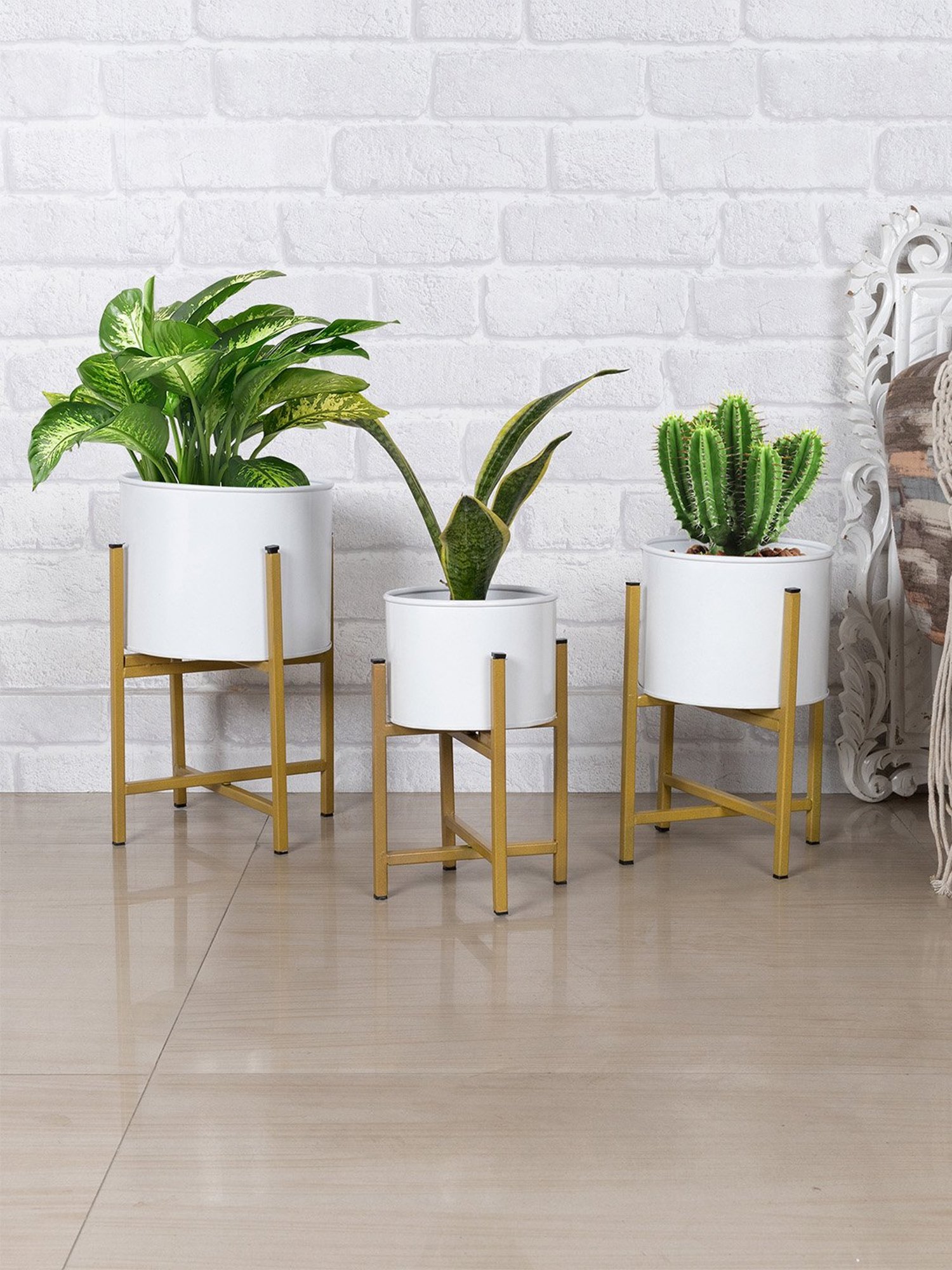 Homesake white Metal Planters Stand - Set of 3