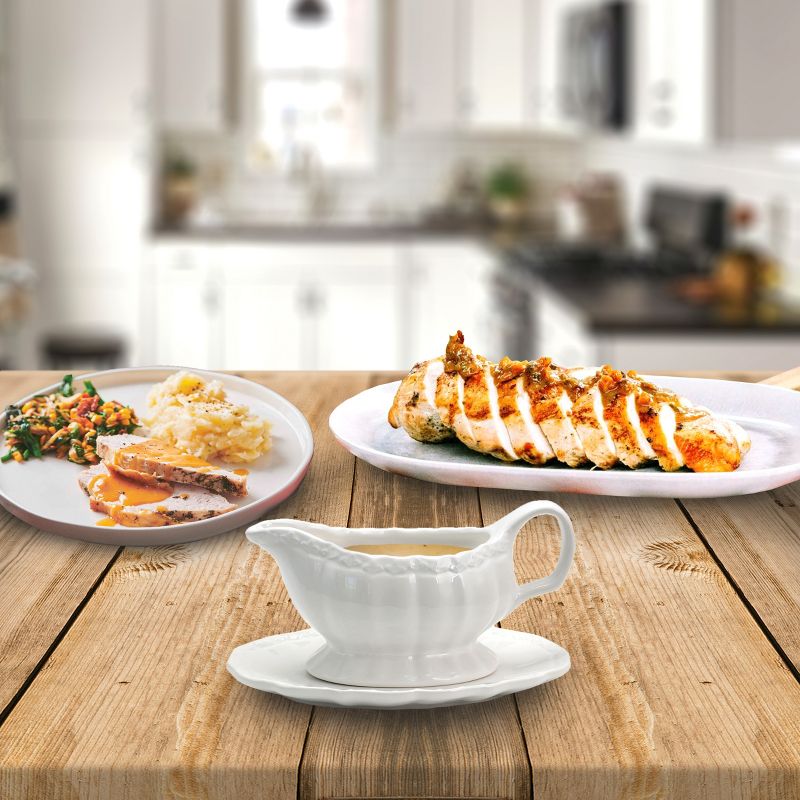 Gibson Home 15 Ounce Caf'e Posh Gravy Boat With Saucer in White