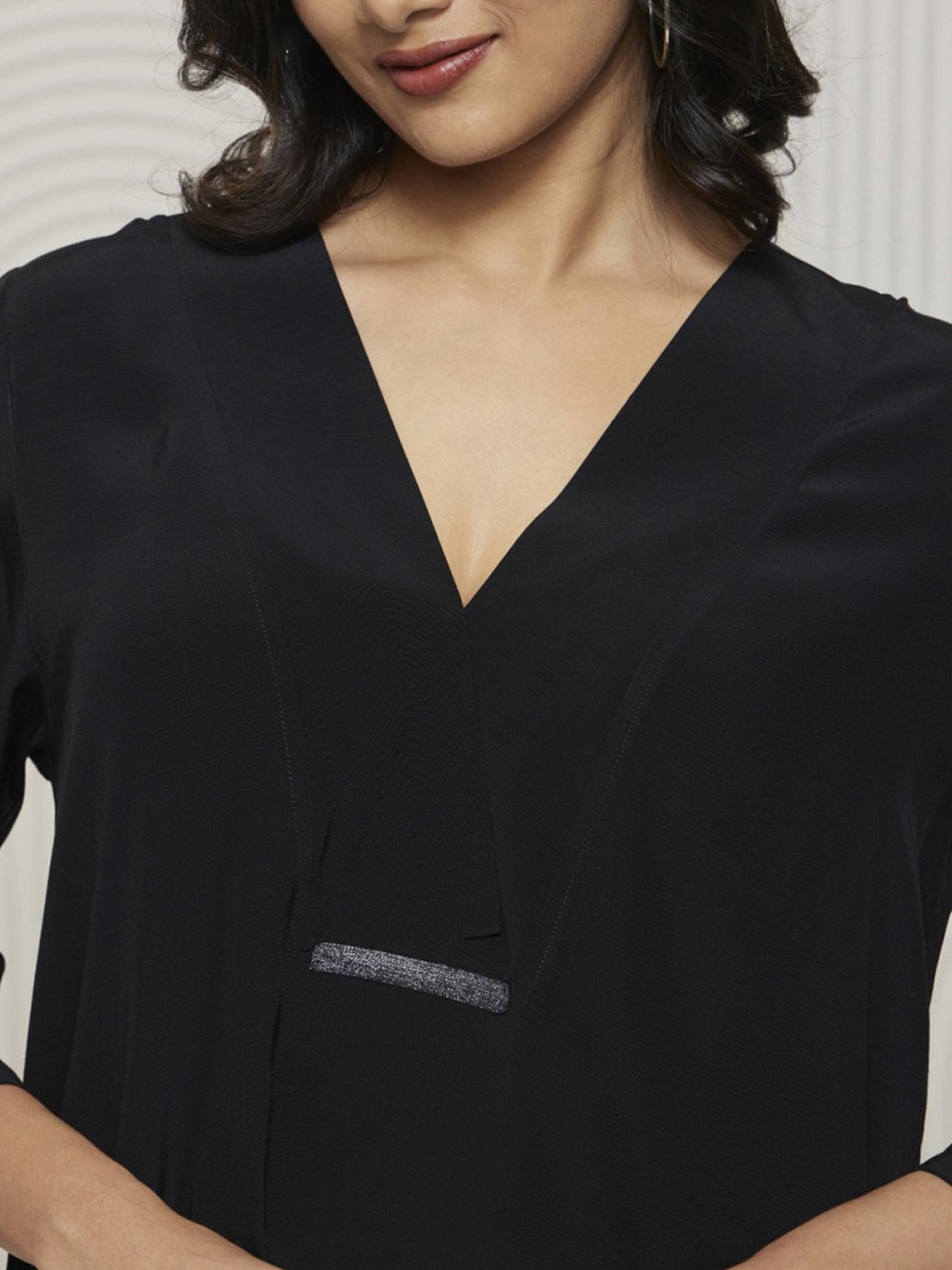 Artagai Jet Set Elevated Basics V-neck Tunic with Embroidery