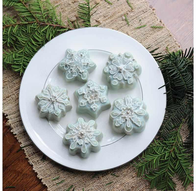 Nordic Ware Frozen Snowflake Cakelet Pan, Metallic