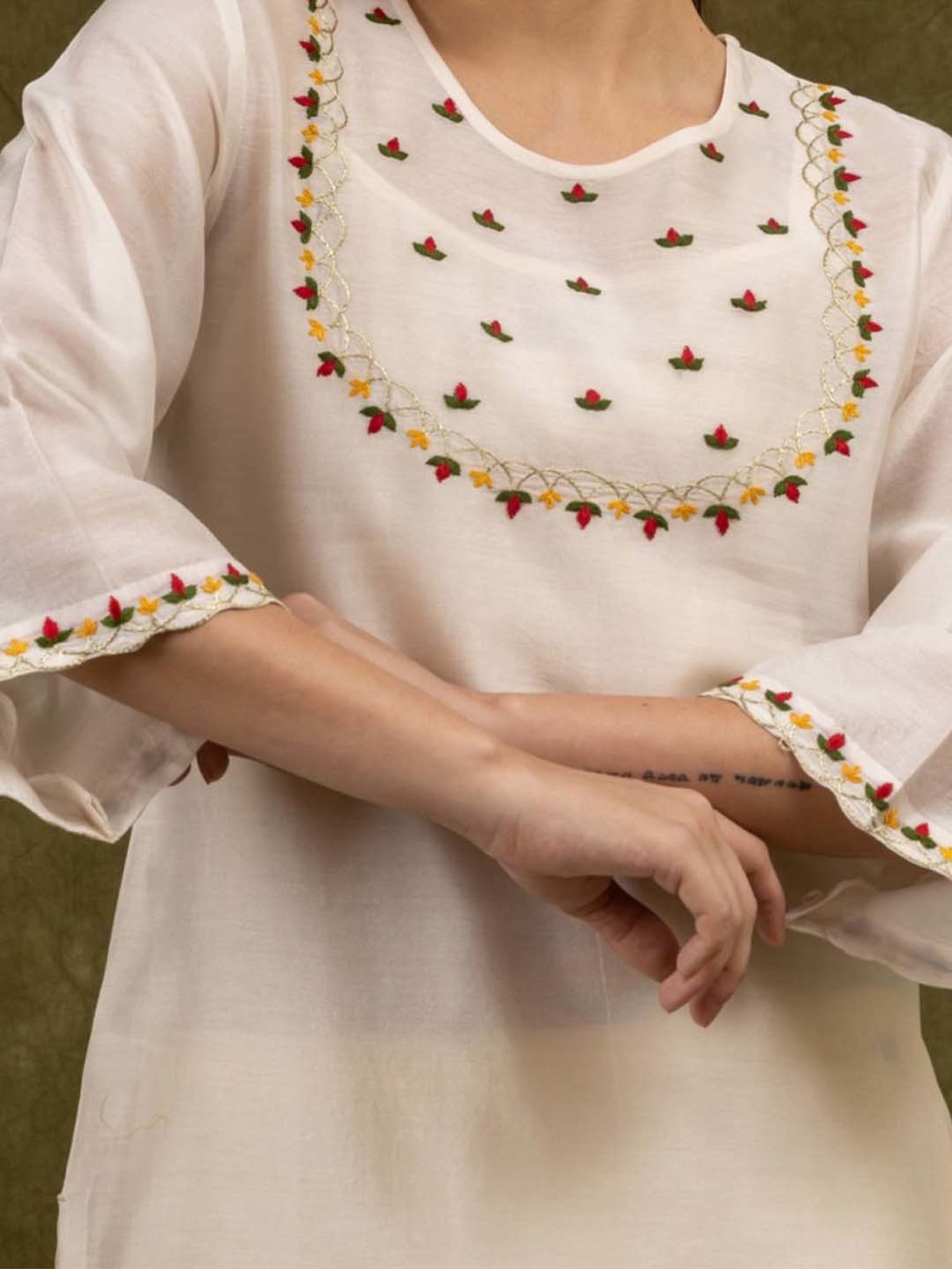 Mushio Off White Tenera Hand Embroiderd Chanderi Silk Kurta With Slip