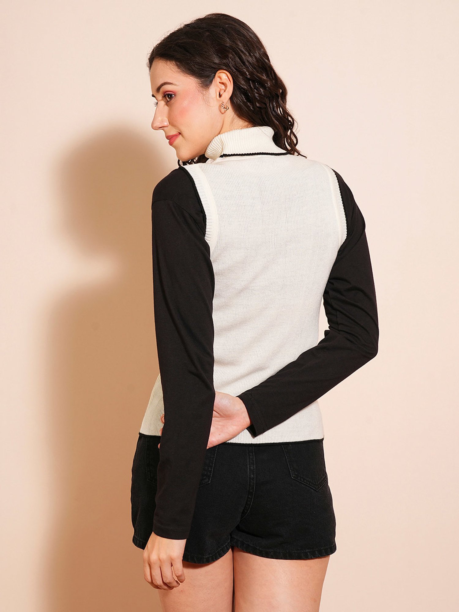 Globus Off White & Black Regular Fit Sweater