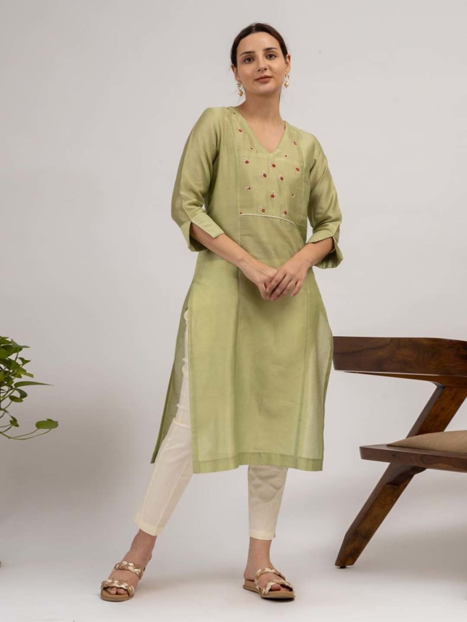 Mushio Green Fiora Hand Embroidered Chanderi Silk Front Panel Kurta With Slip