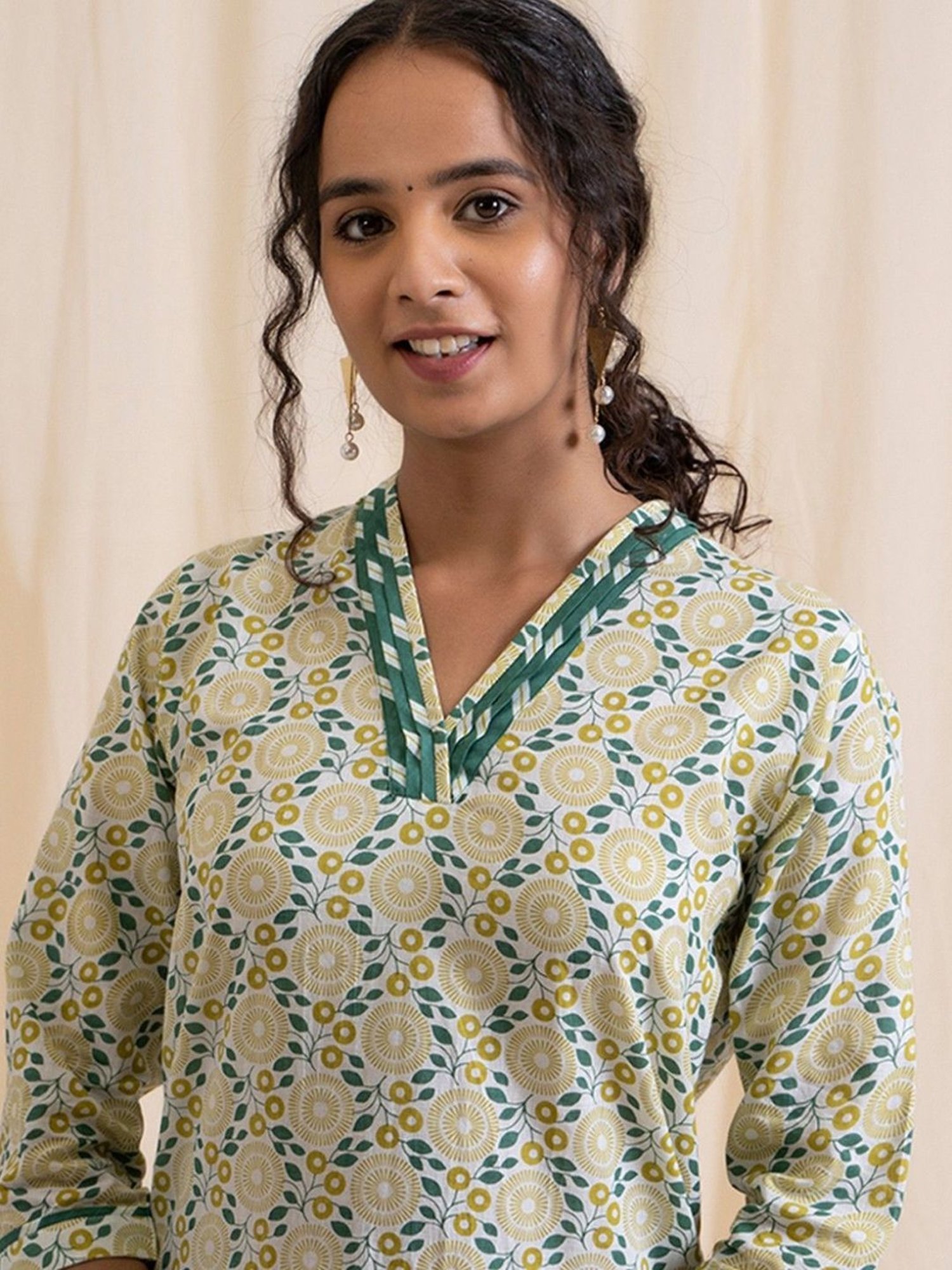 Akiso Aloha Yellow And Green Print V Nech Kurta