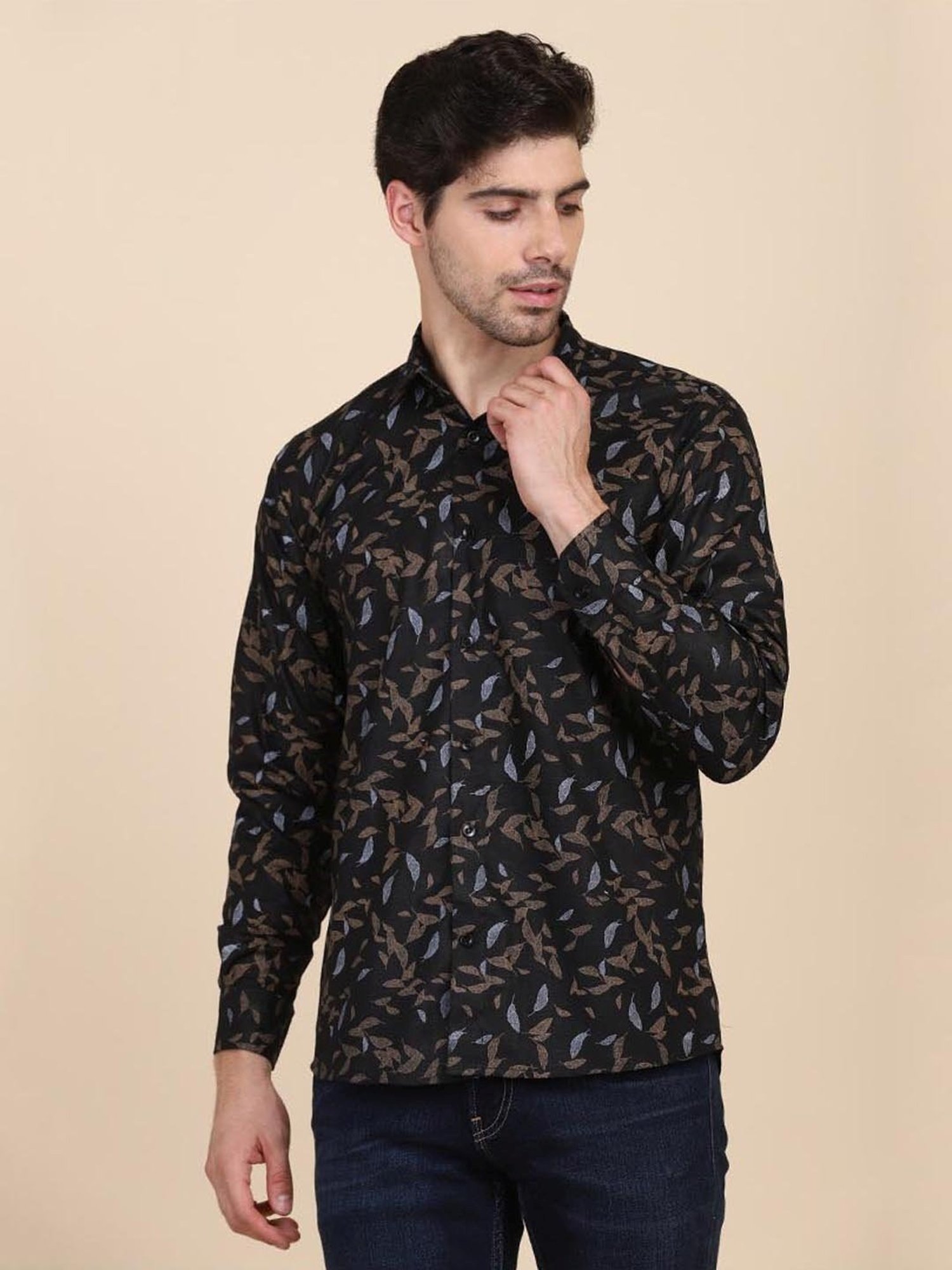 TAHVO Black Cotton Slim Fit Printed Shirt