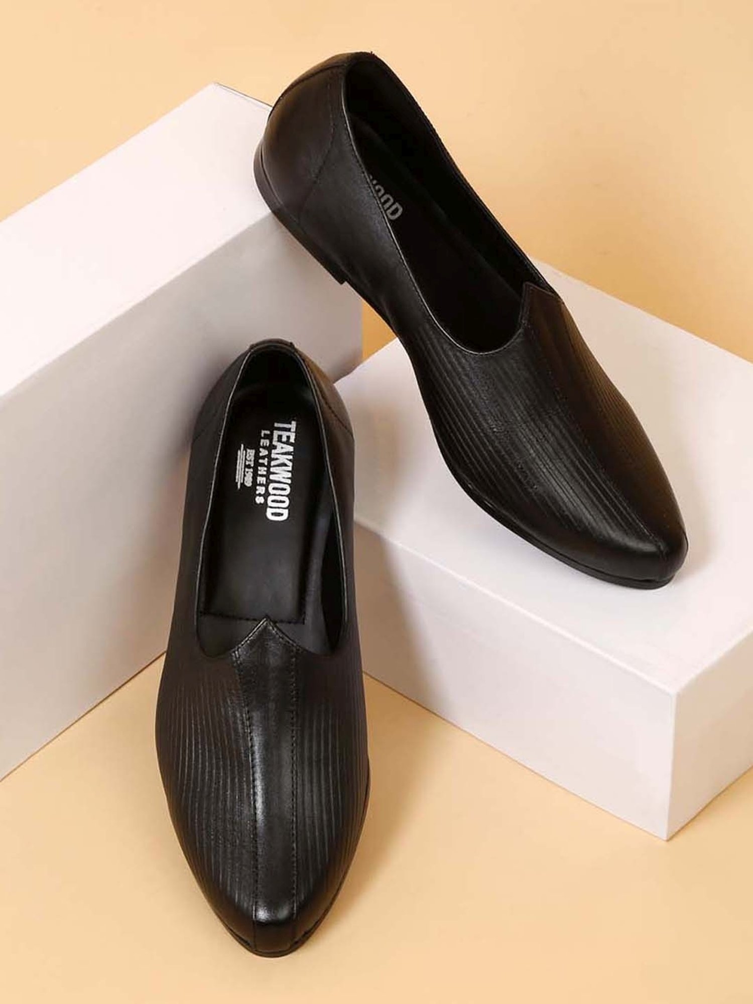 Teakwood Leathers Men's Black Casual Juttis