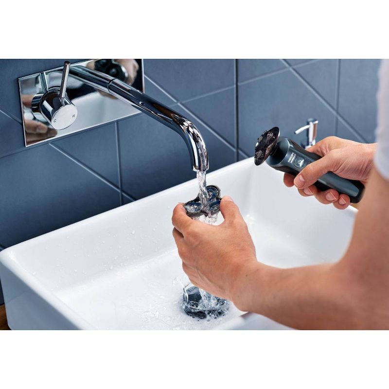 Philips Norelco Series 6900 Wet & Dry Men's Rechargeable Electric Shaver - S6810/82