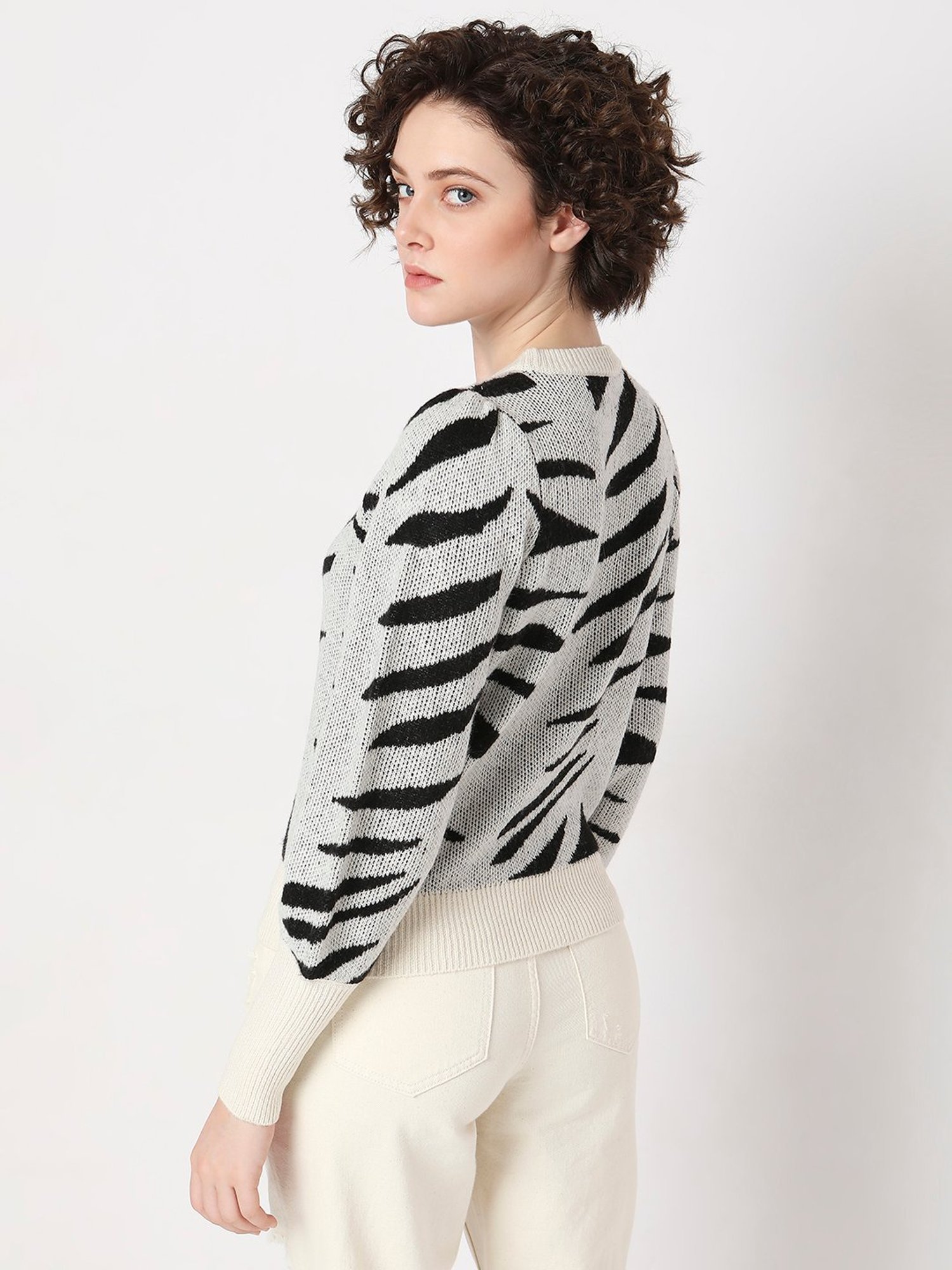 Vero Moda Black & White Printed Pullover
