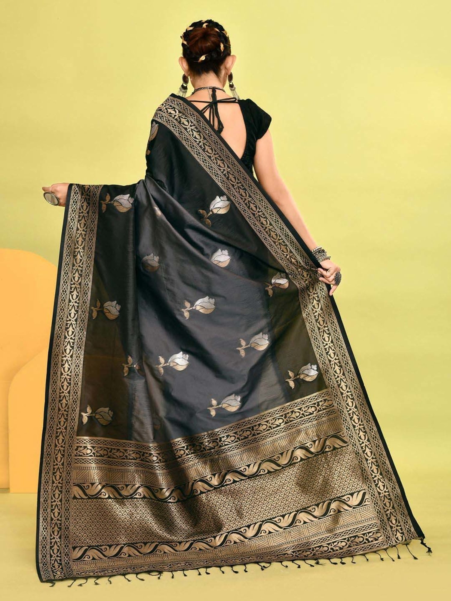 Elora Grey Silk Woven Saree With Unstitched Blouse