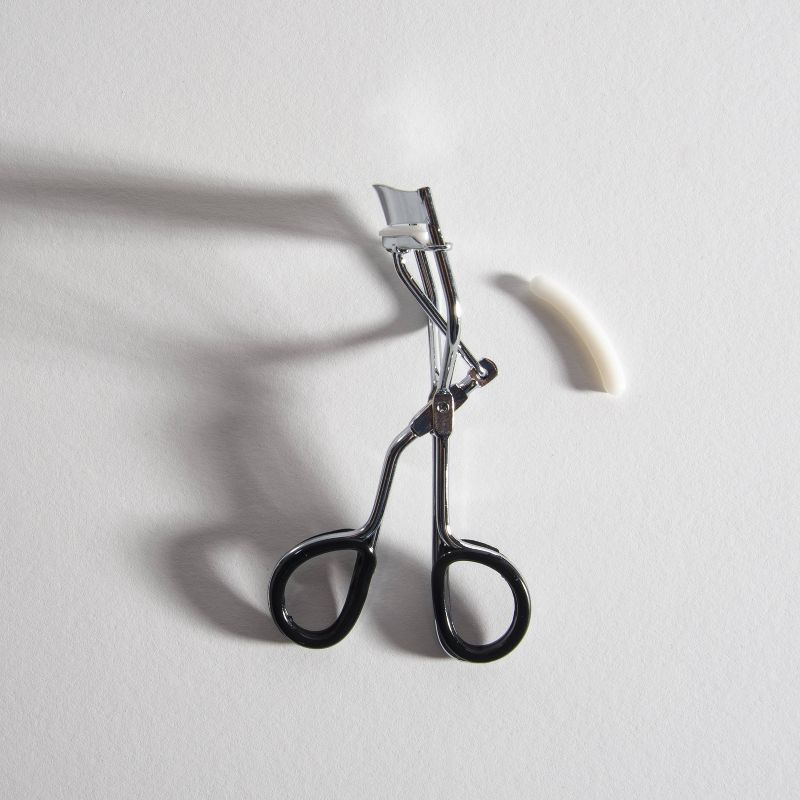 Trim Deluxe Eyelash Curler with 2 Replacement Pads